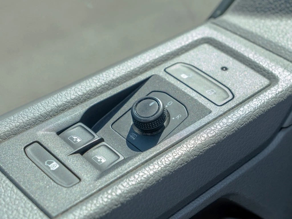 Volkswagen-Transporter-image-15
