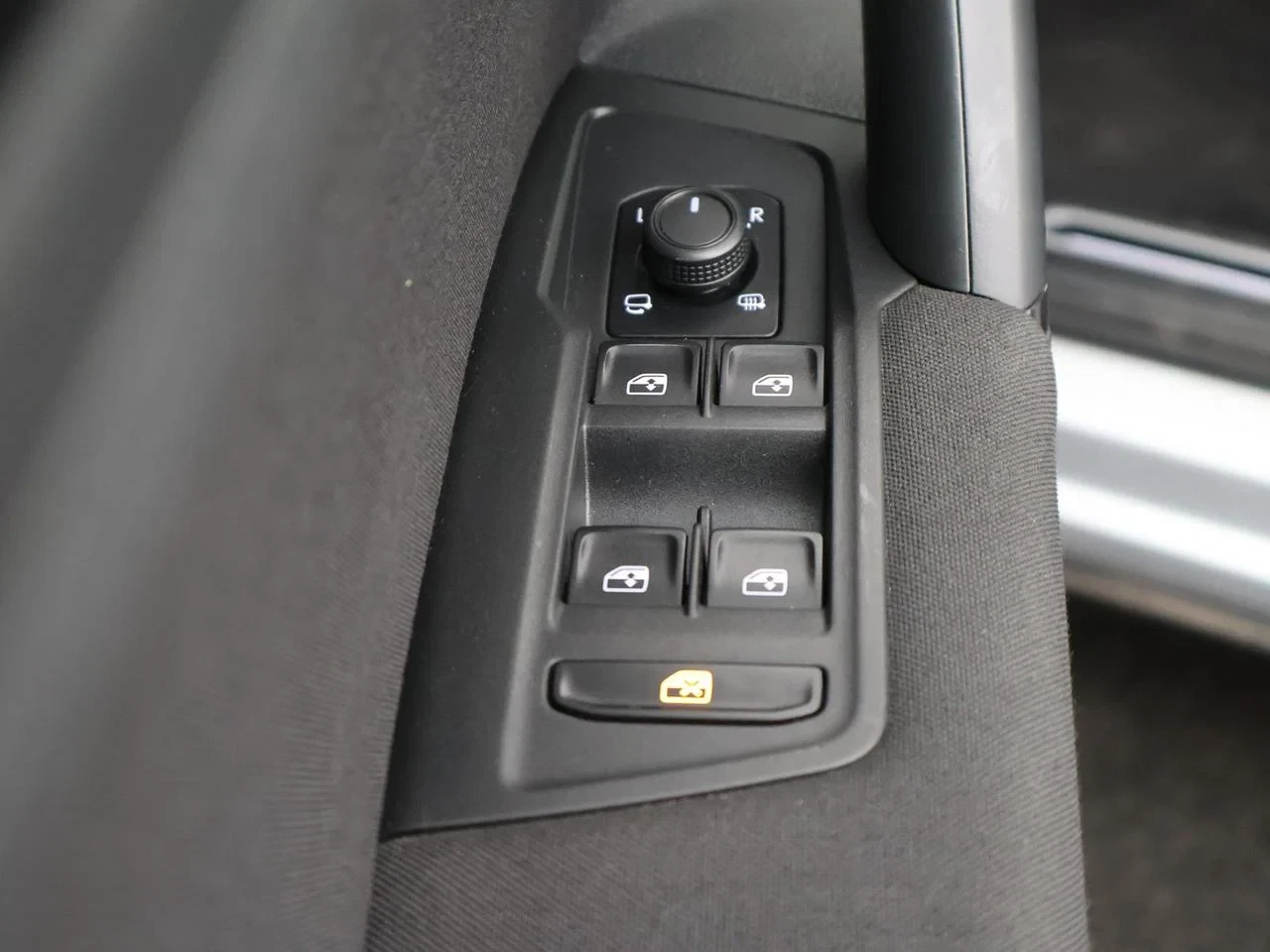 Volkswagen-Tiguan-image-19