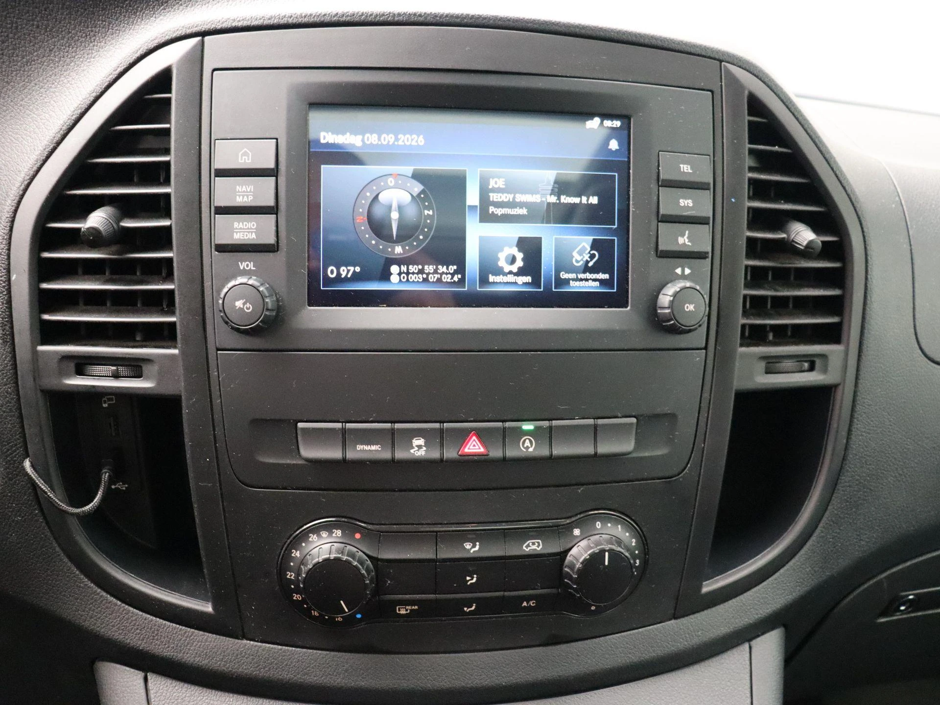 Mercedes-Benz-Vito-image-16