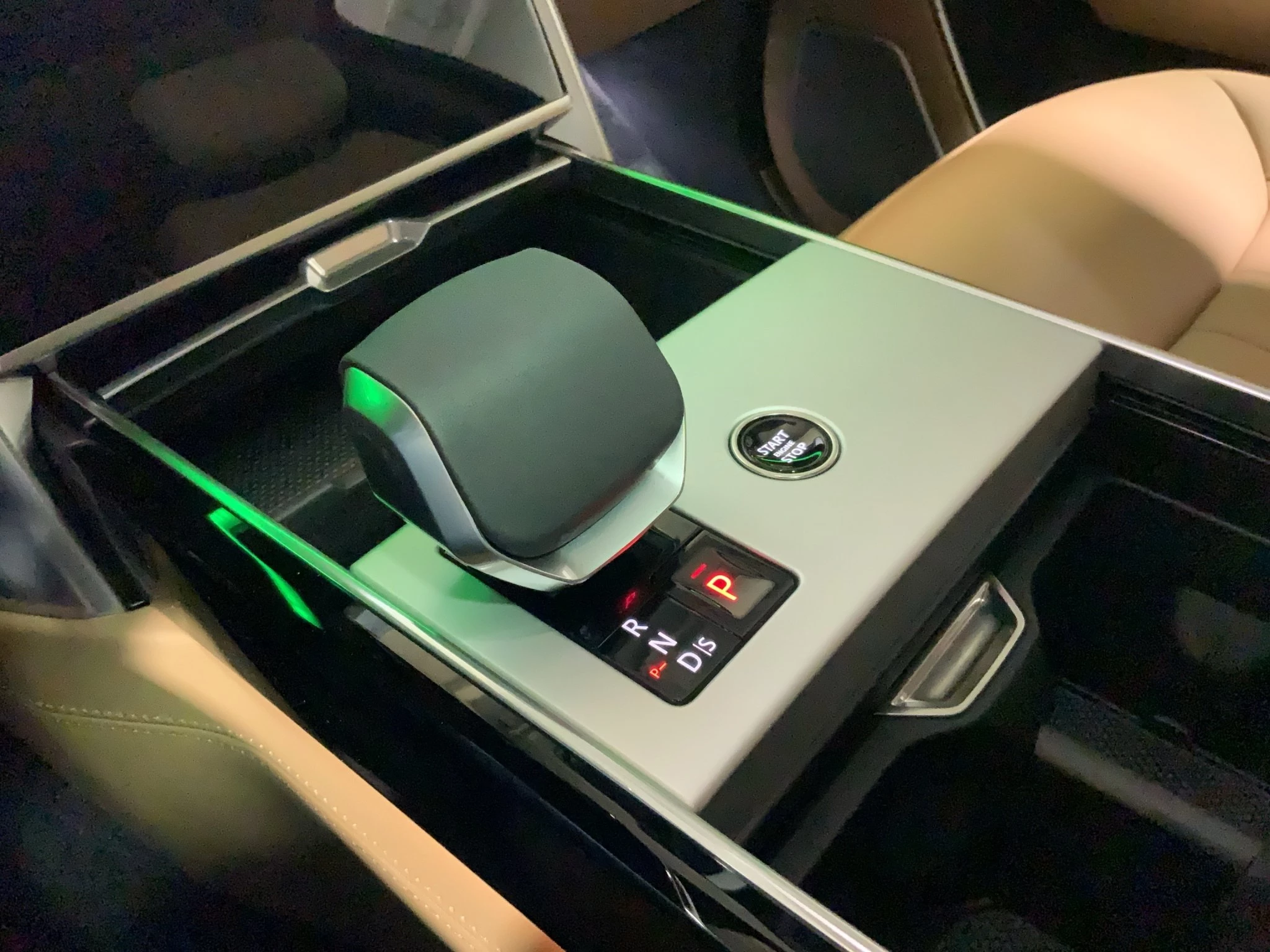 Land Rover-Range Rover-image-24