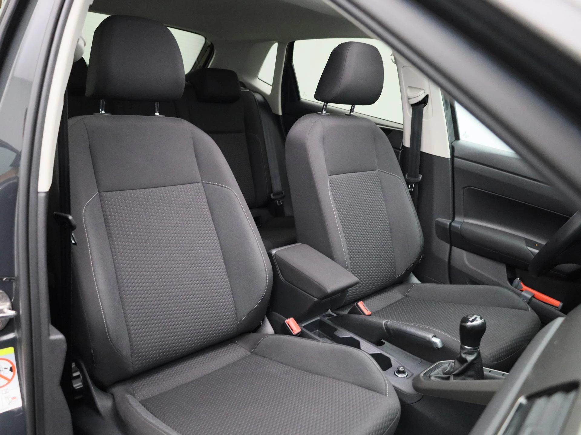 Volkswagen-Polo-image-36