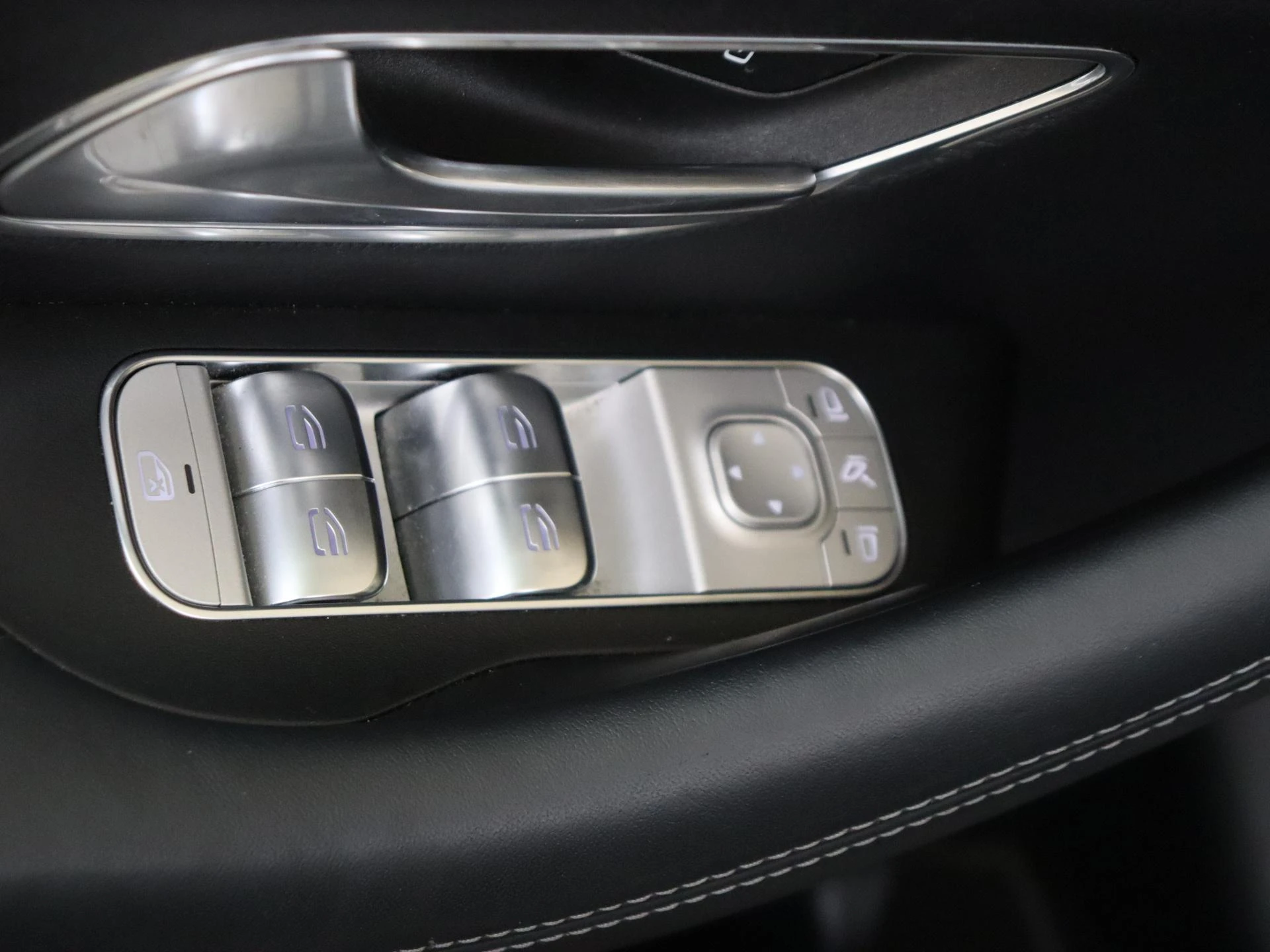 Mercedes-Benz-GLE-image-37