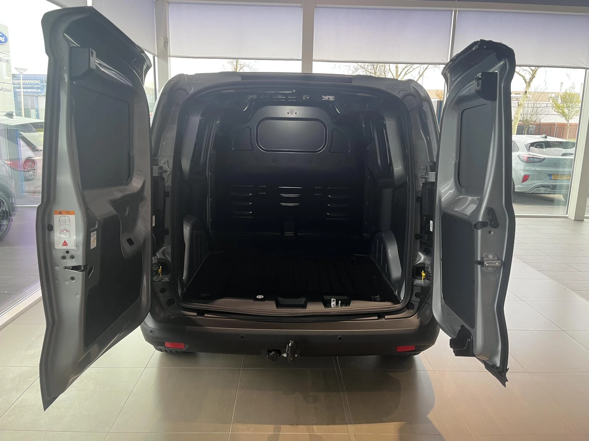 Ford-E-Transit-image-7