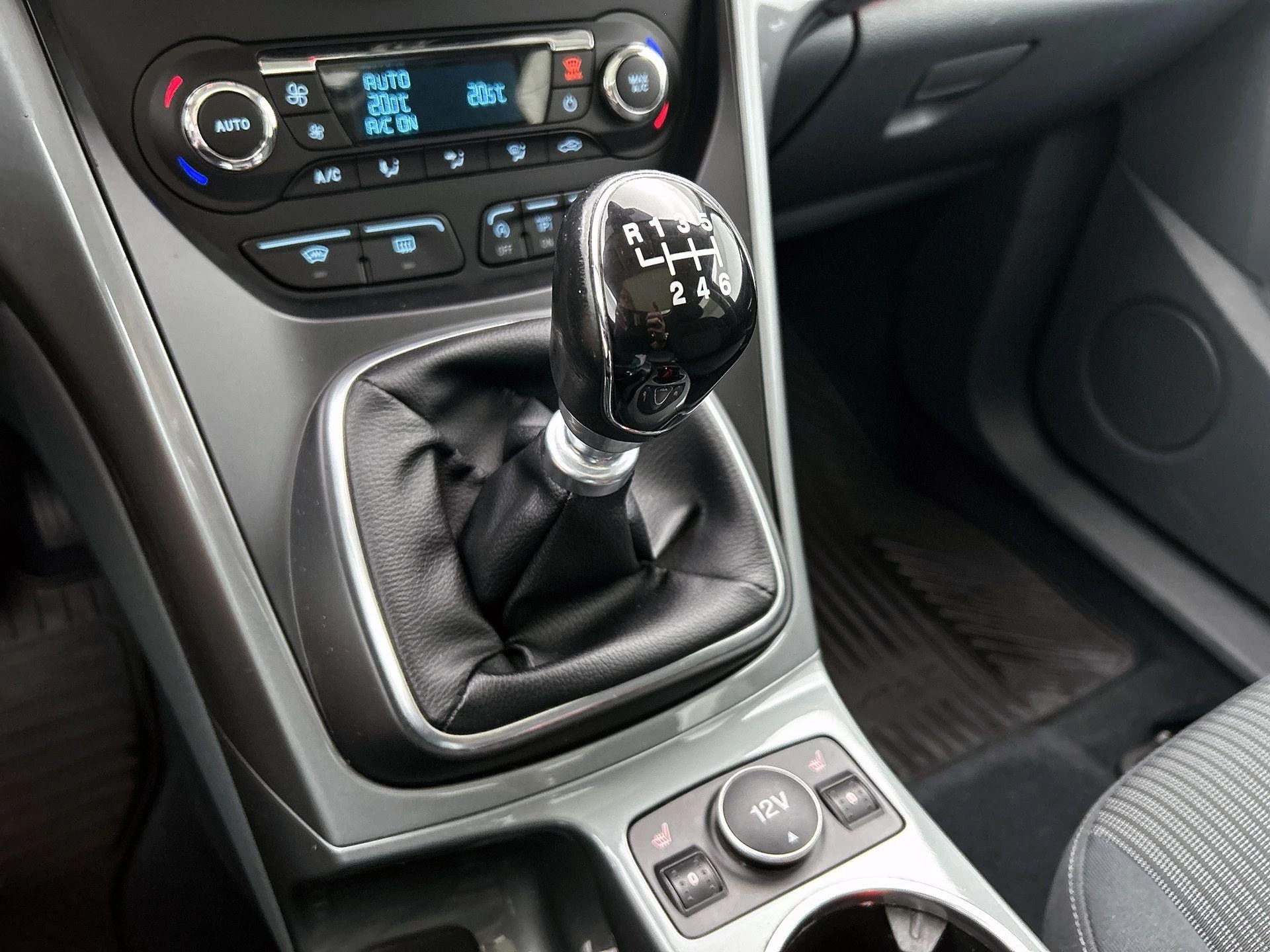Ford-C-MAX-image-30