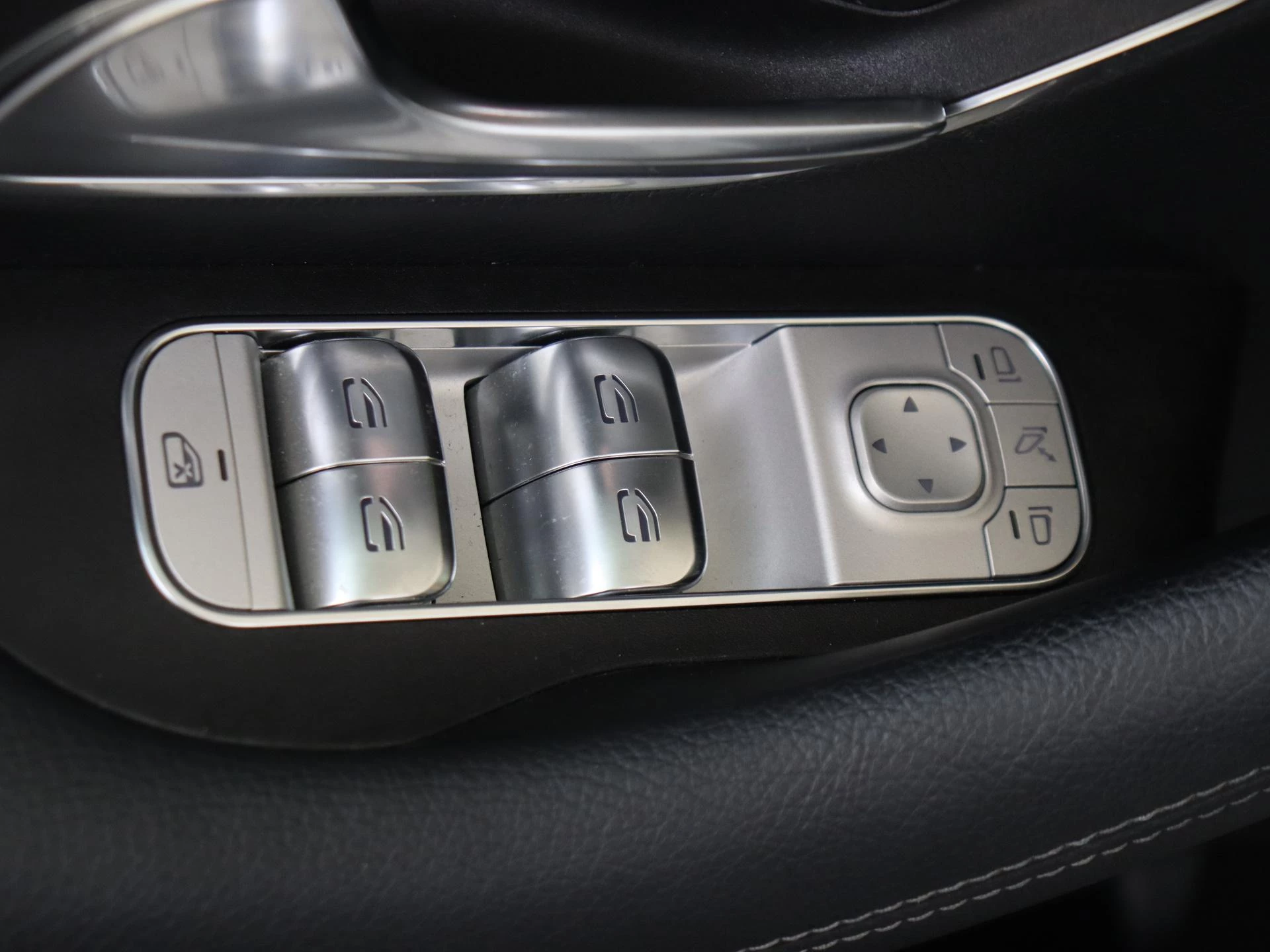Mercedes-Benz-GLE-image-27