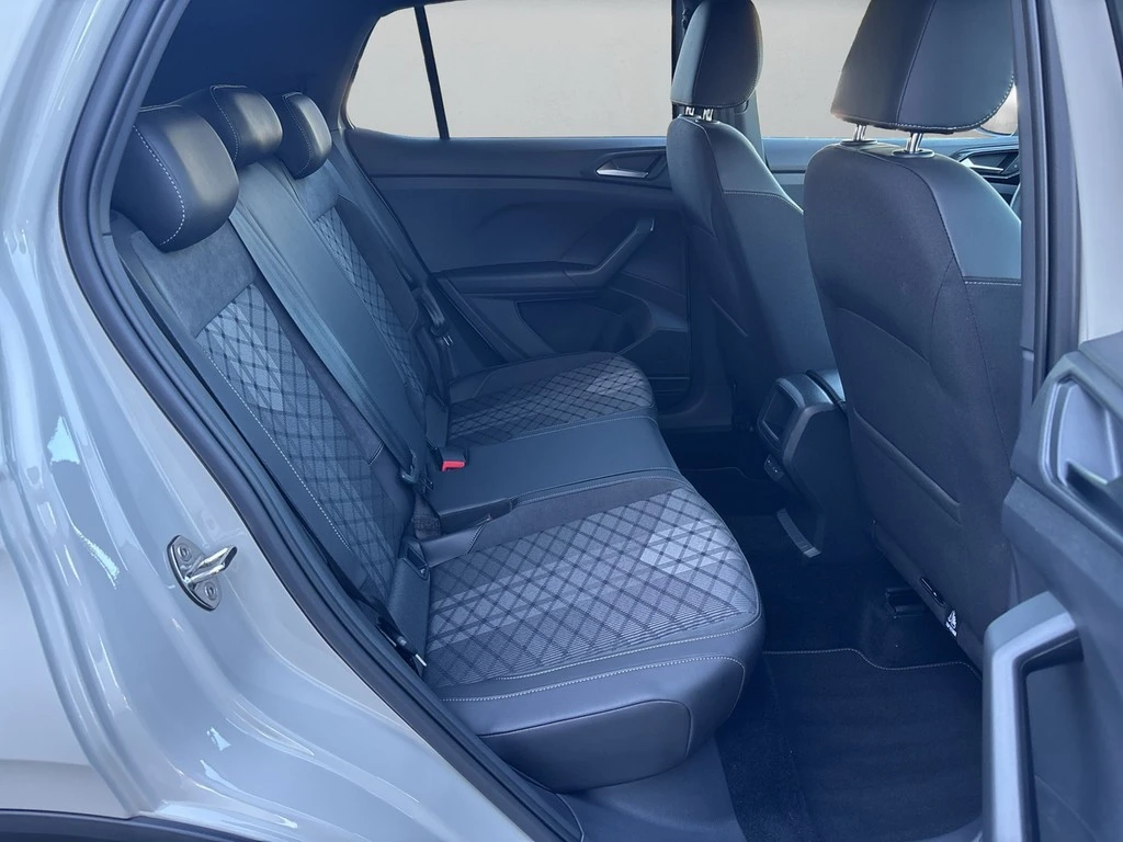 Volkswagen-T-Cross-image-11