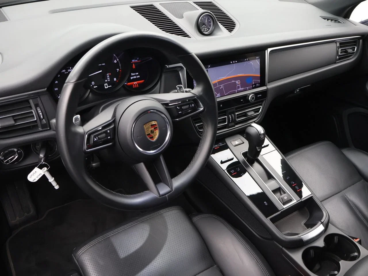 Porsche-Macan-image-9