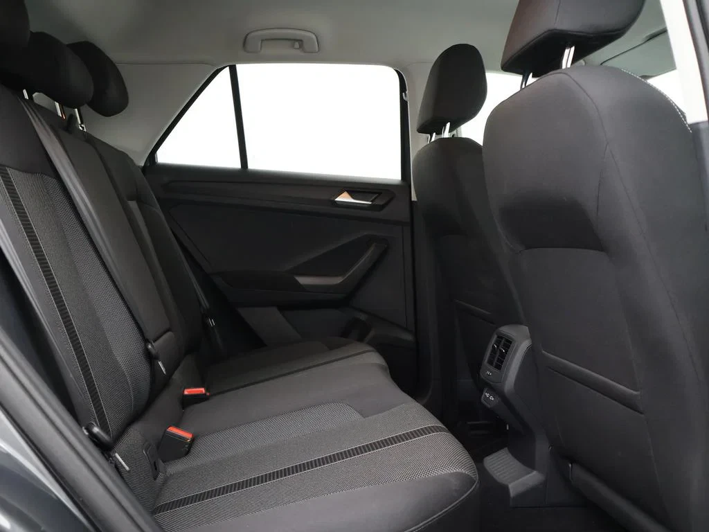 Volkswagen-T-Roc-image-10