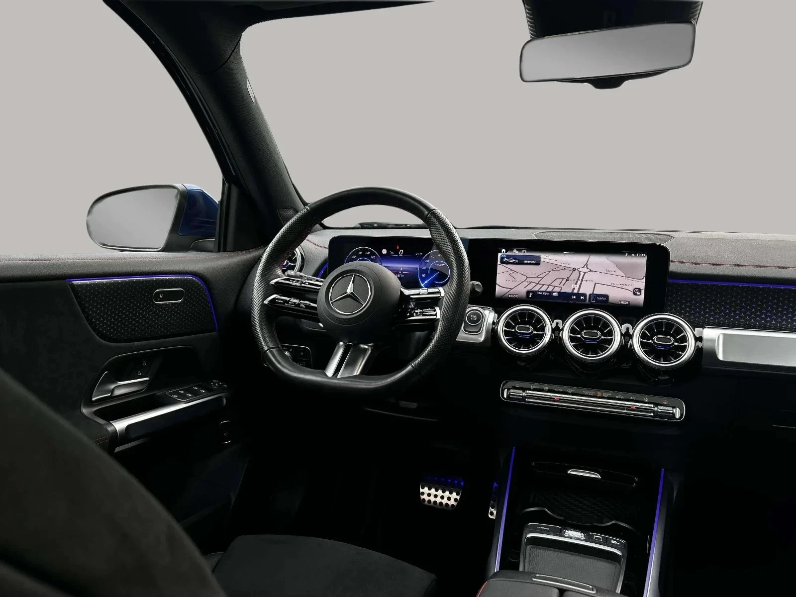 Mercedes-Benz-EQB-image-15