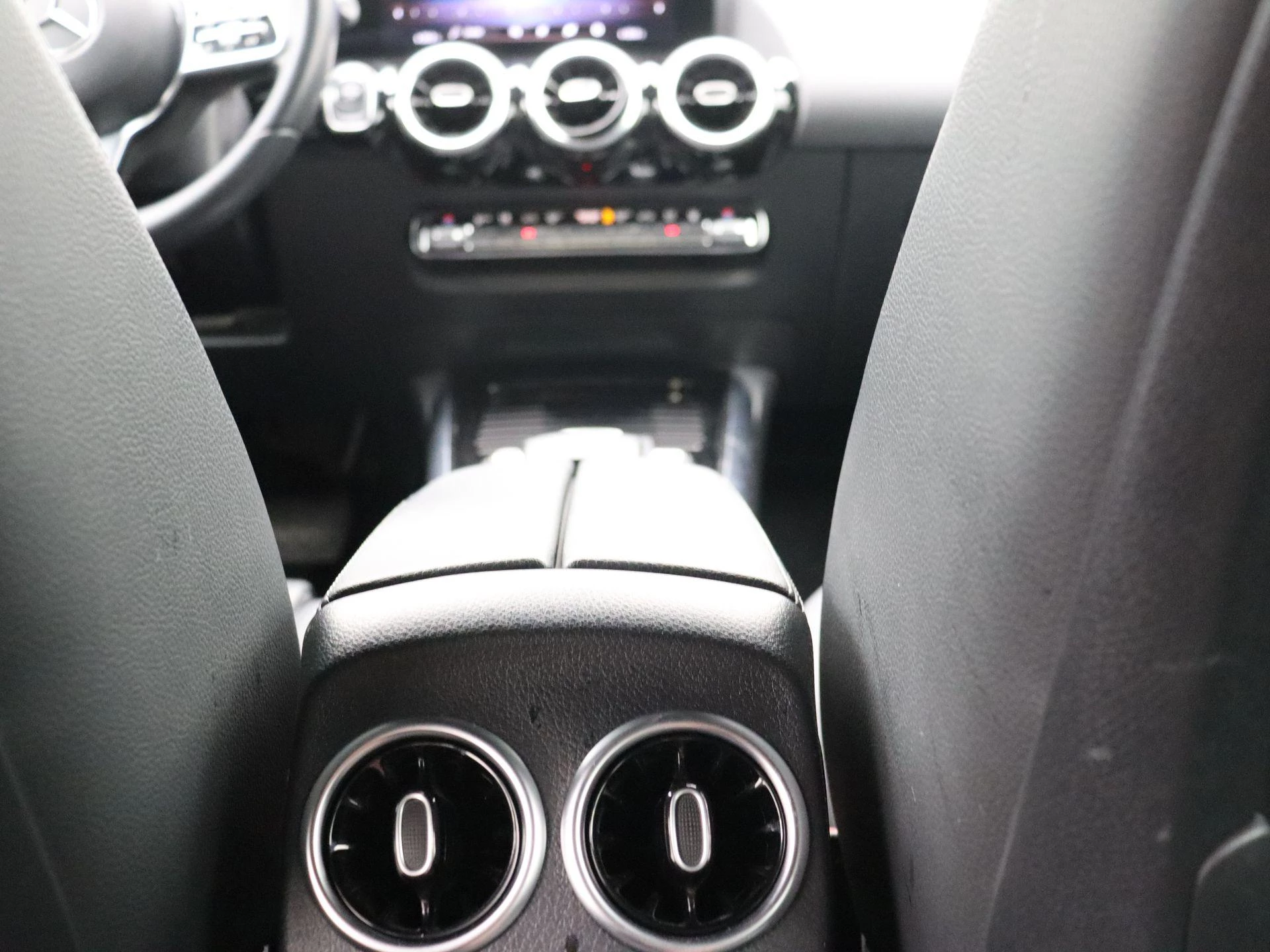 Mercedes-Benz GLA 250 e Luxury Line + LEDER + CARPLAY +