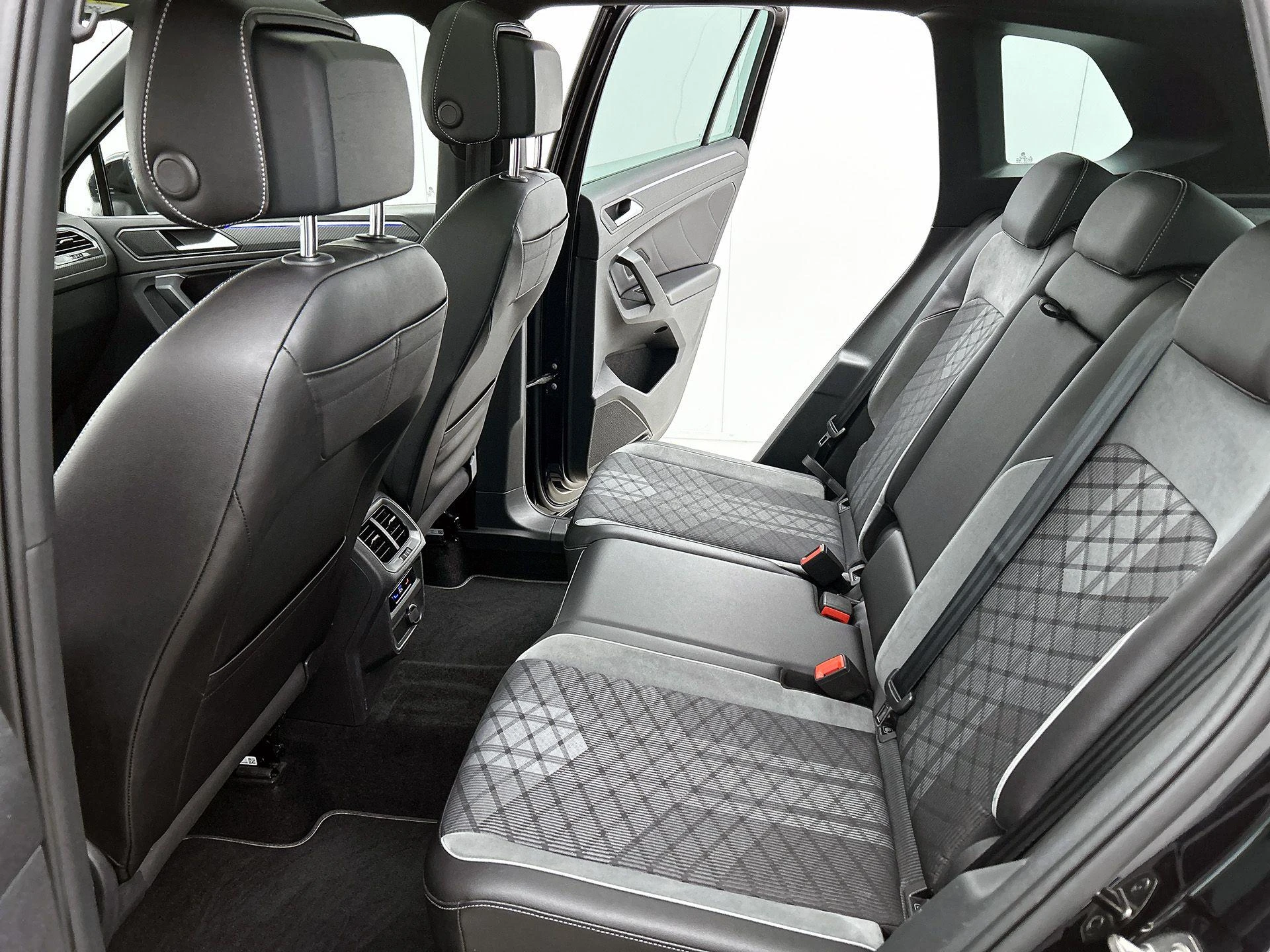 Volkswagen-Tiguan-image-26