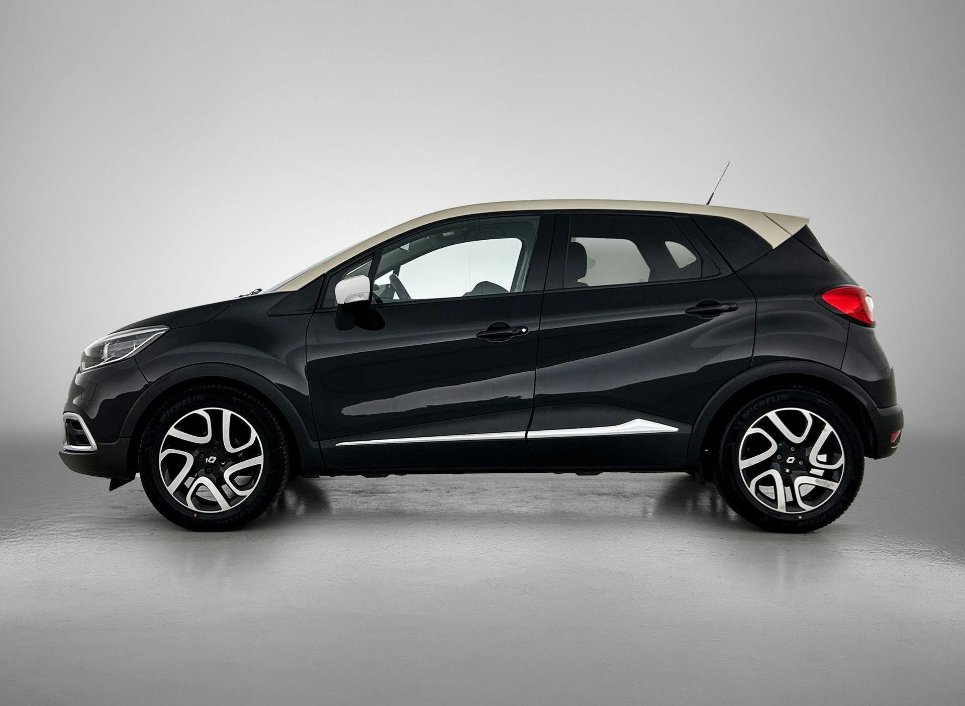 Renault-Captur-image-1