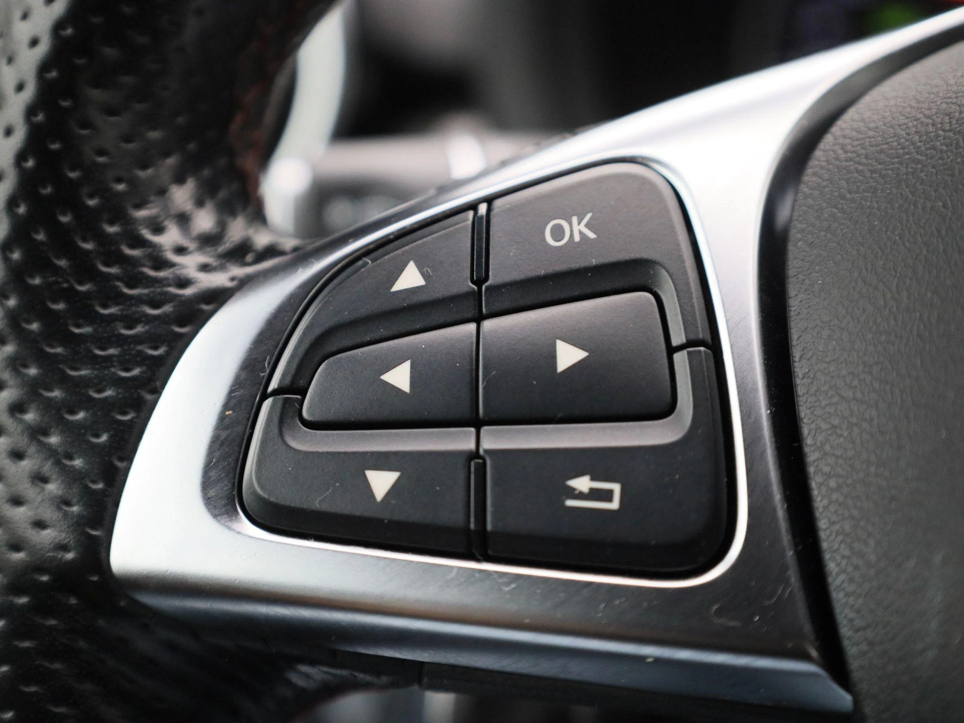 Mercedes-Benz-B-Klasse-image-19