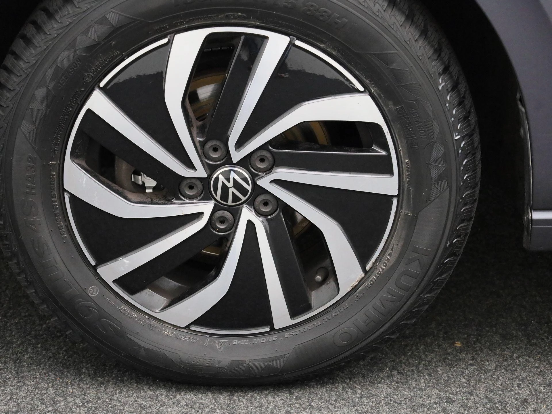 Volkswagen-Polo-image-12