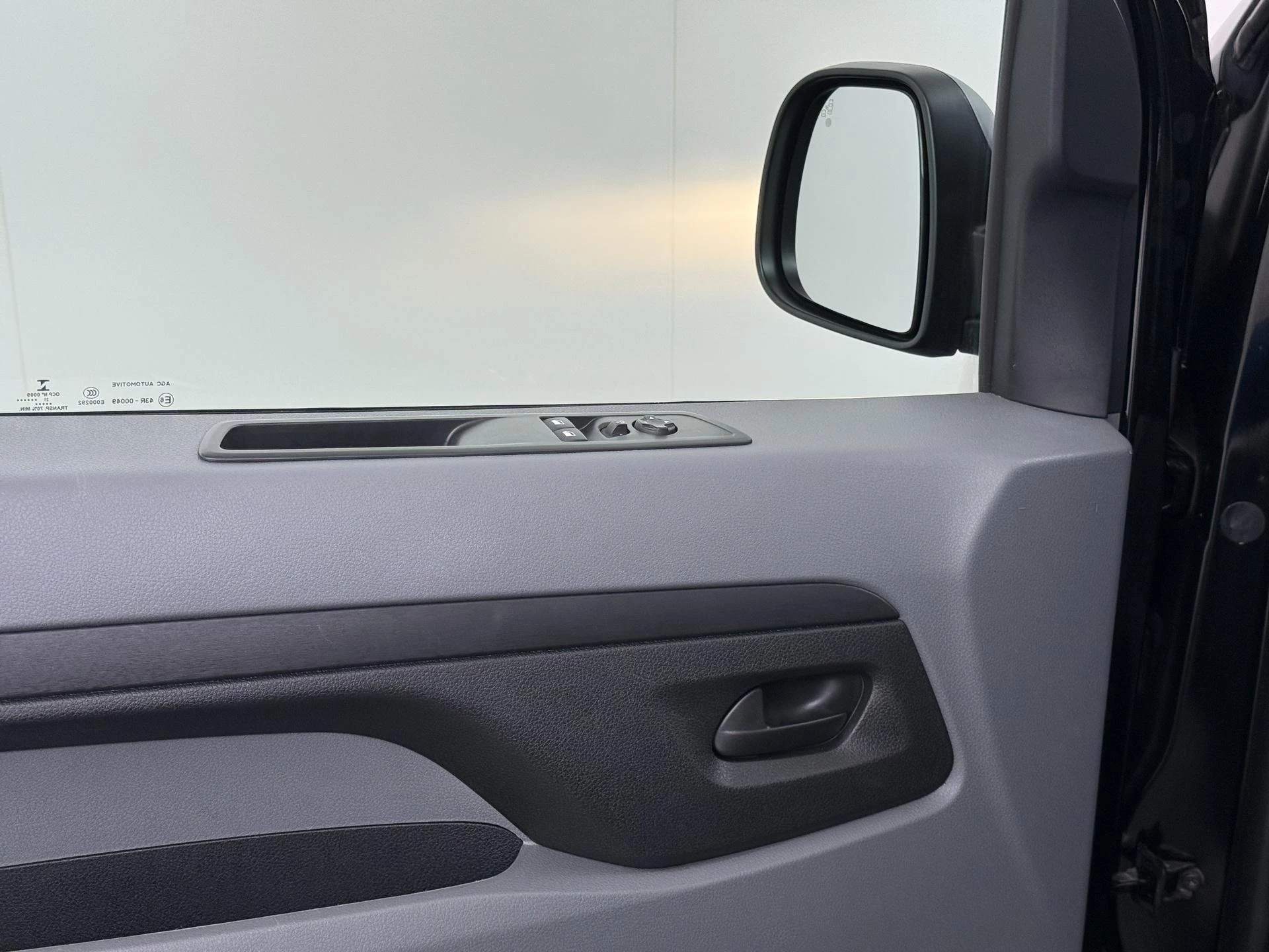 Opel-Vivaro-image-16