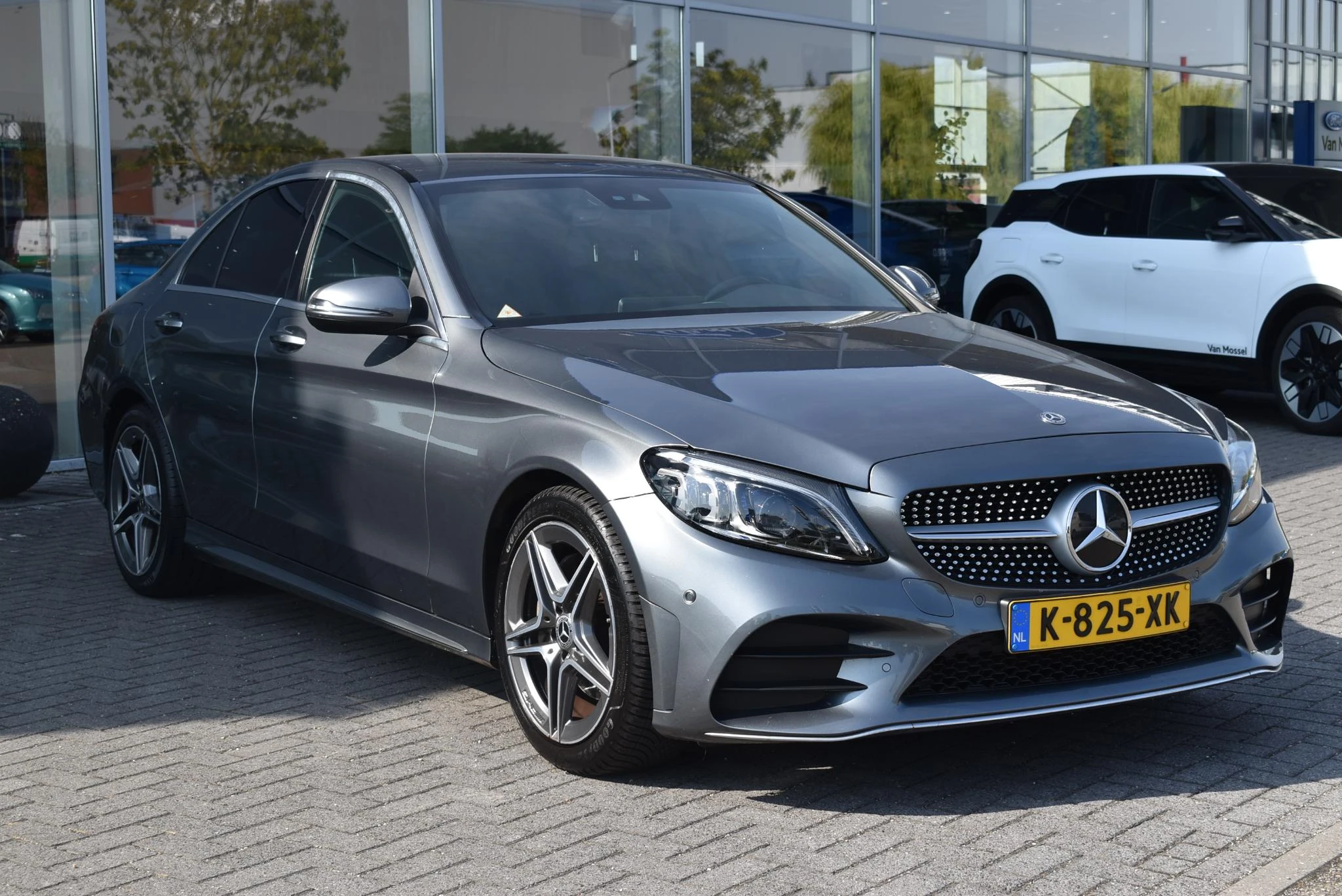 Mercedes-Benz-C-Klasse-image-2
