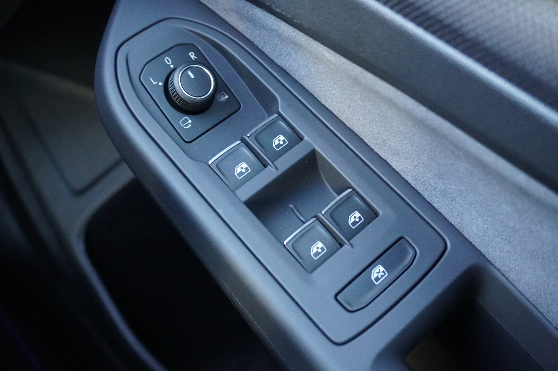 Volkswagen-Golf-image-42