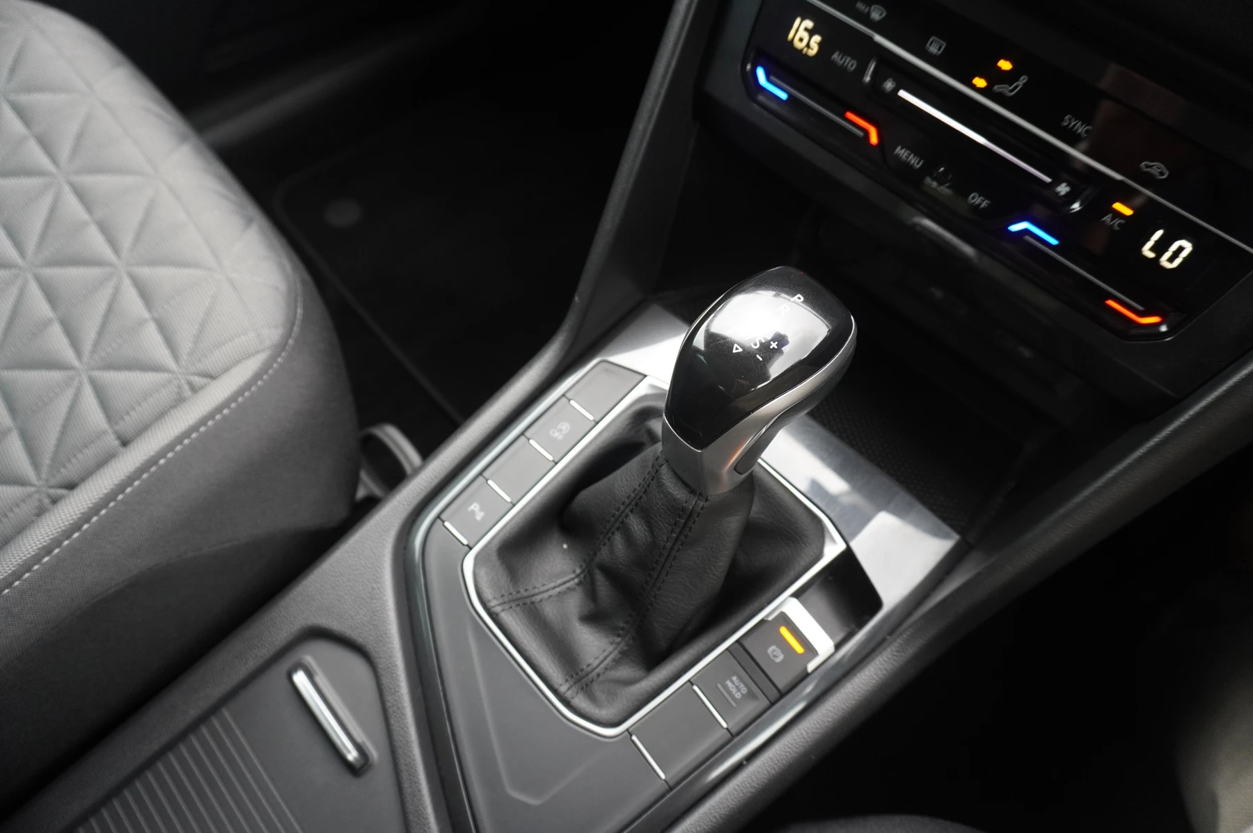 Volkswagen-Tiguan-image-25