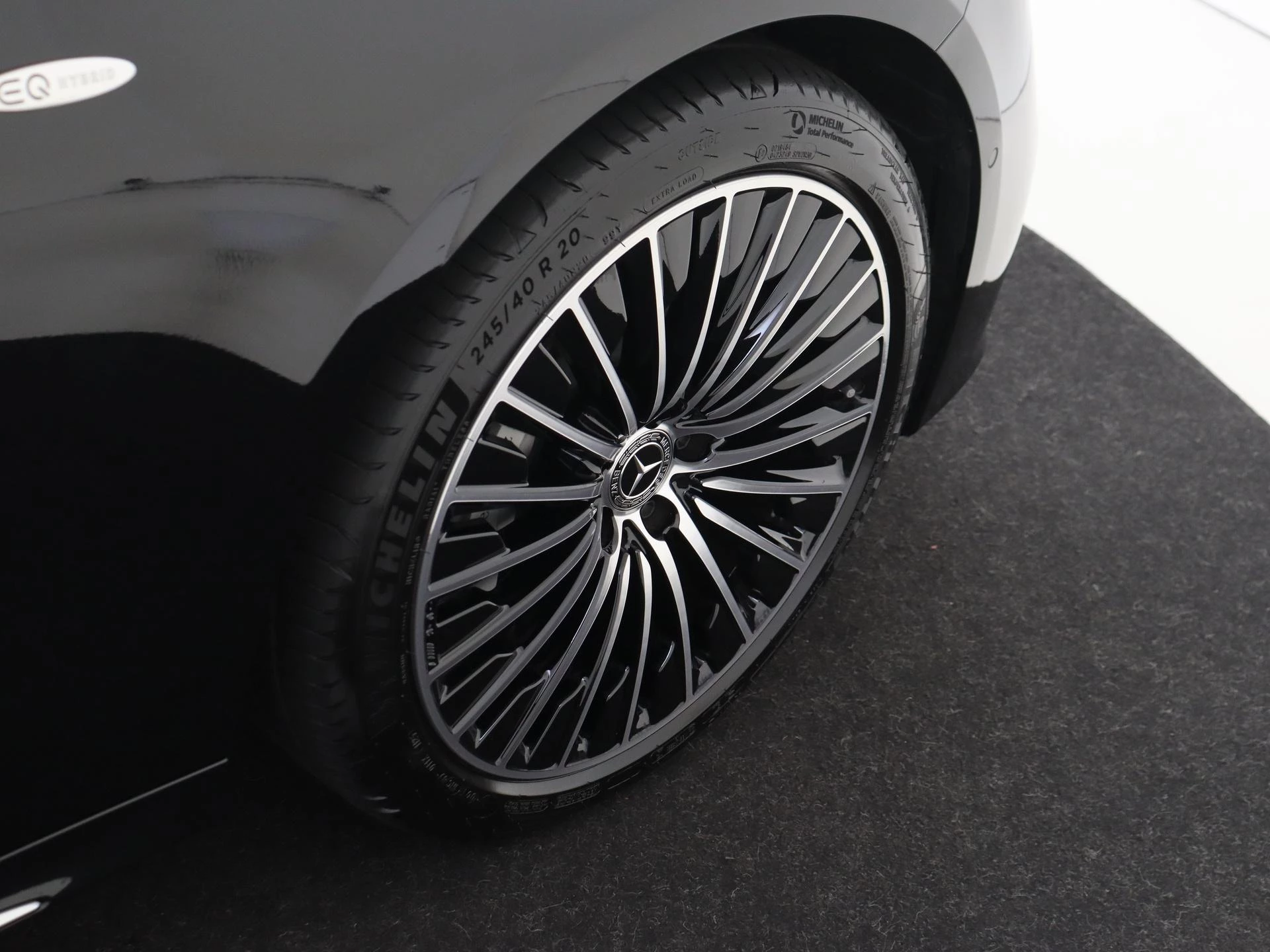 Mercedes-Benz-E-Klasse-image-9