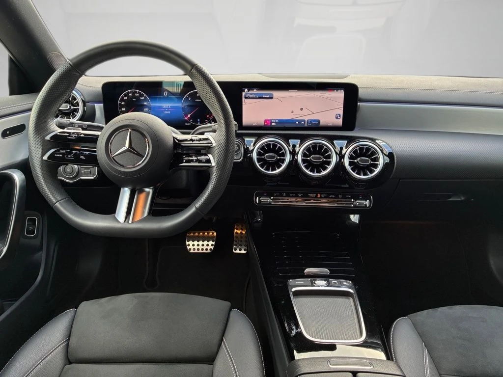 Mercedes-Benz-CLA 200 d-image-11