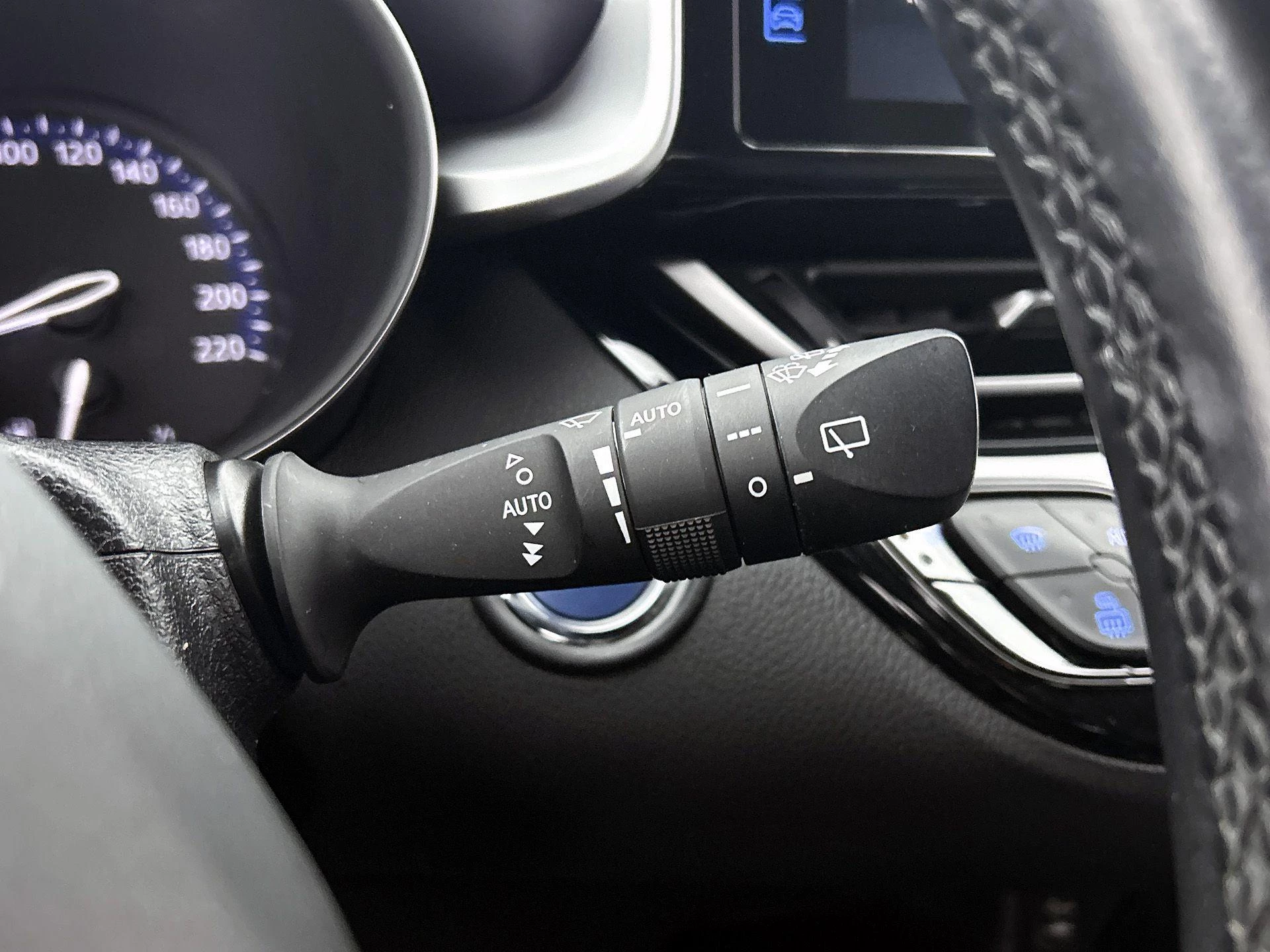 Toyota-C-HR-image-10