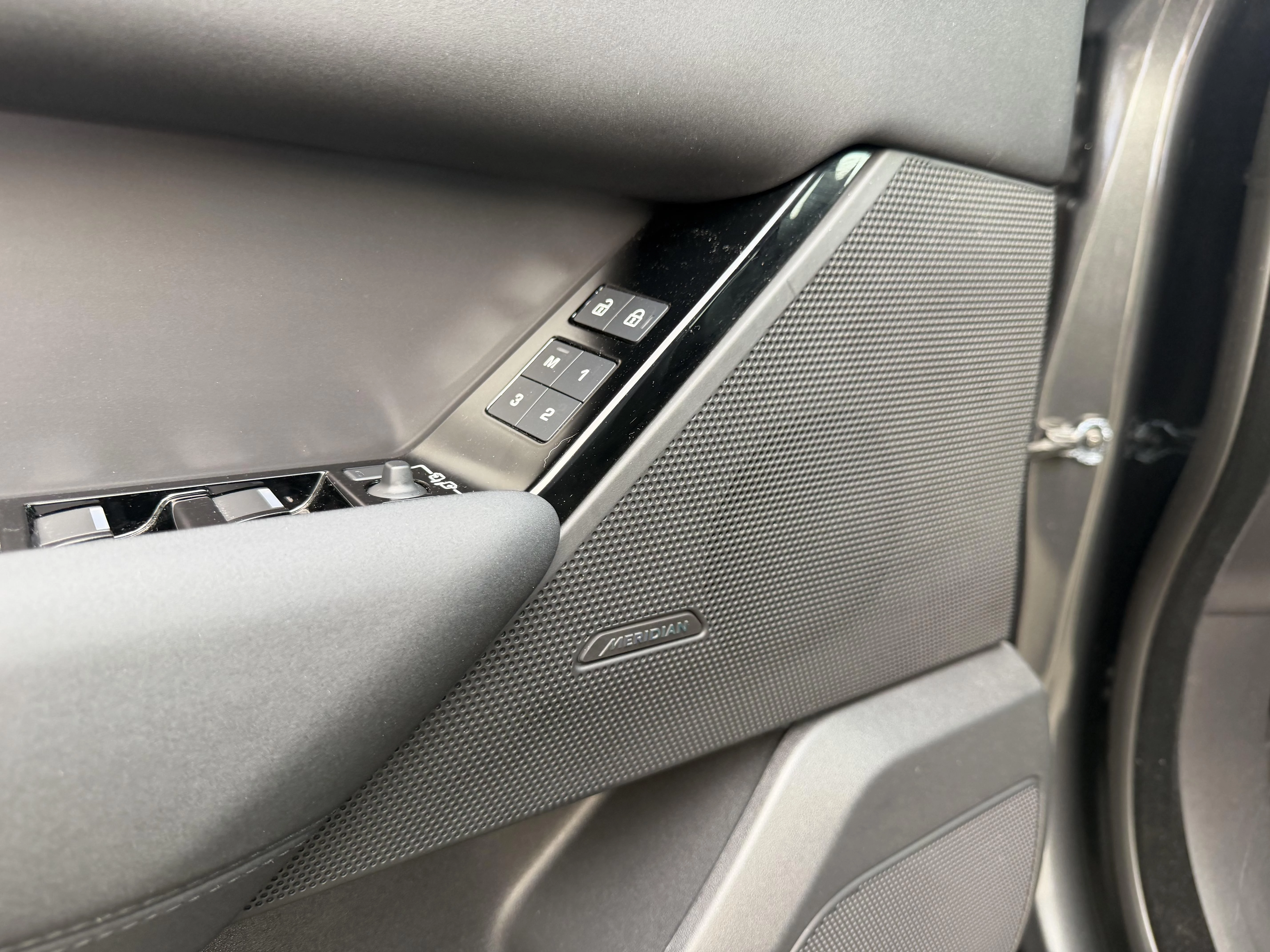 Land Rover Range Rover Velar P400e Dynamic SE AWD