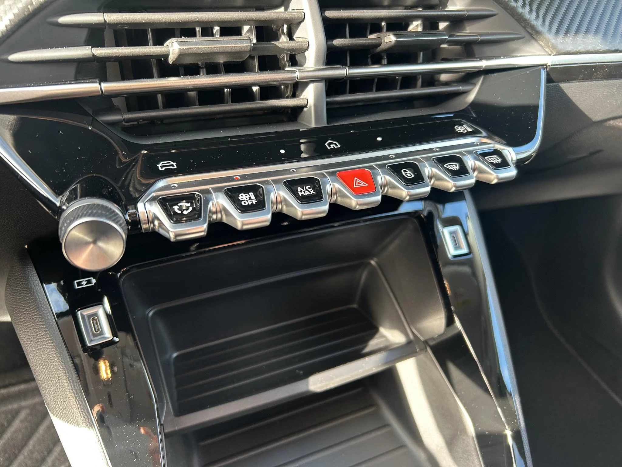 Peugeot-e-208-image-18