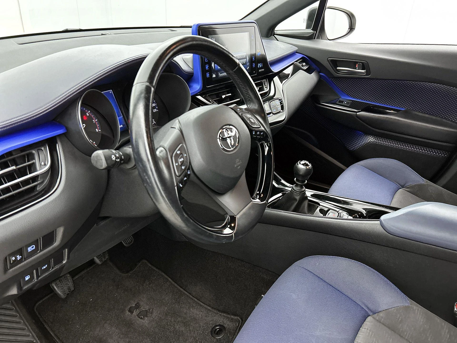 Toyota-C-HR-image-20