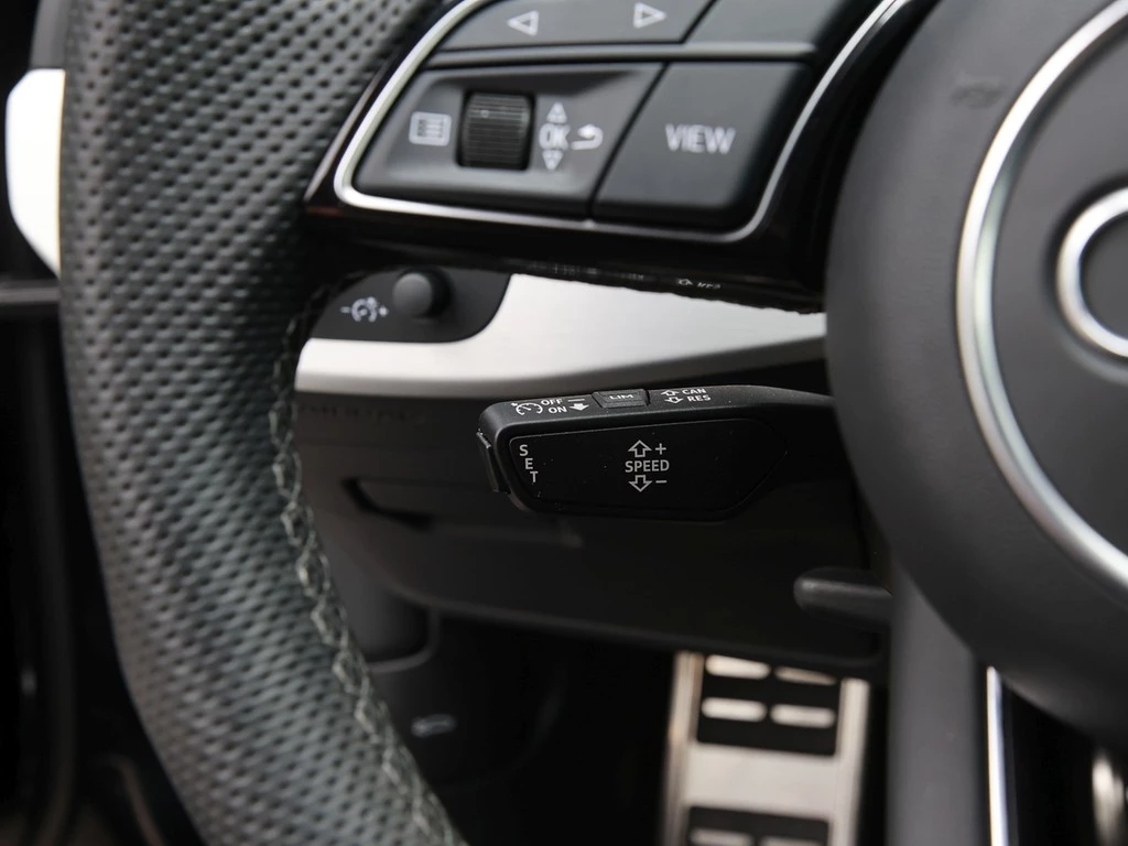 Audi A4 Avant 40 TFSI S line competition + Matrix