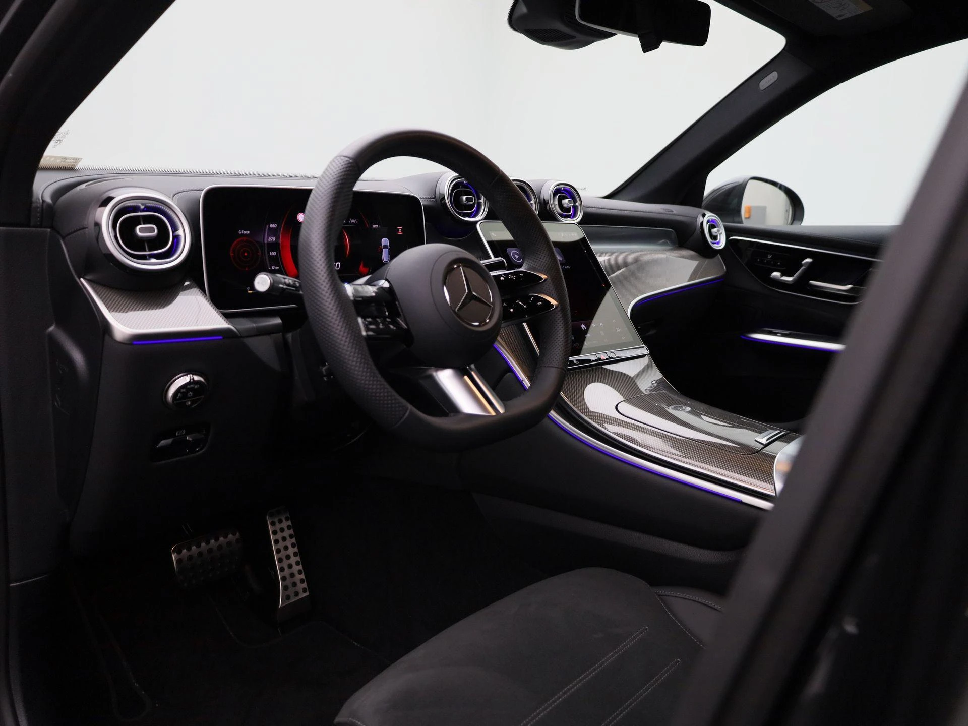 Mercedes-Benz-GLC-image-36
