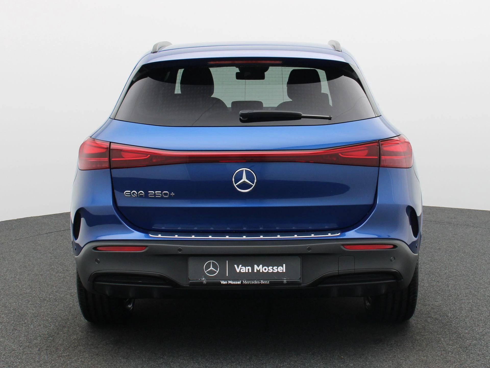 Mercedes-Benz EQA 250+ AMG Line + CARLAY + NIGHTPAKKET + CAMERA +