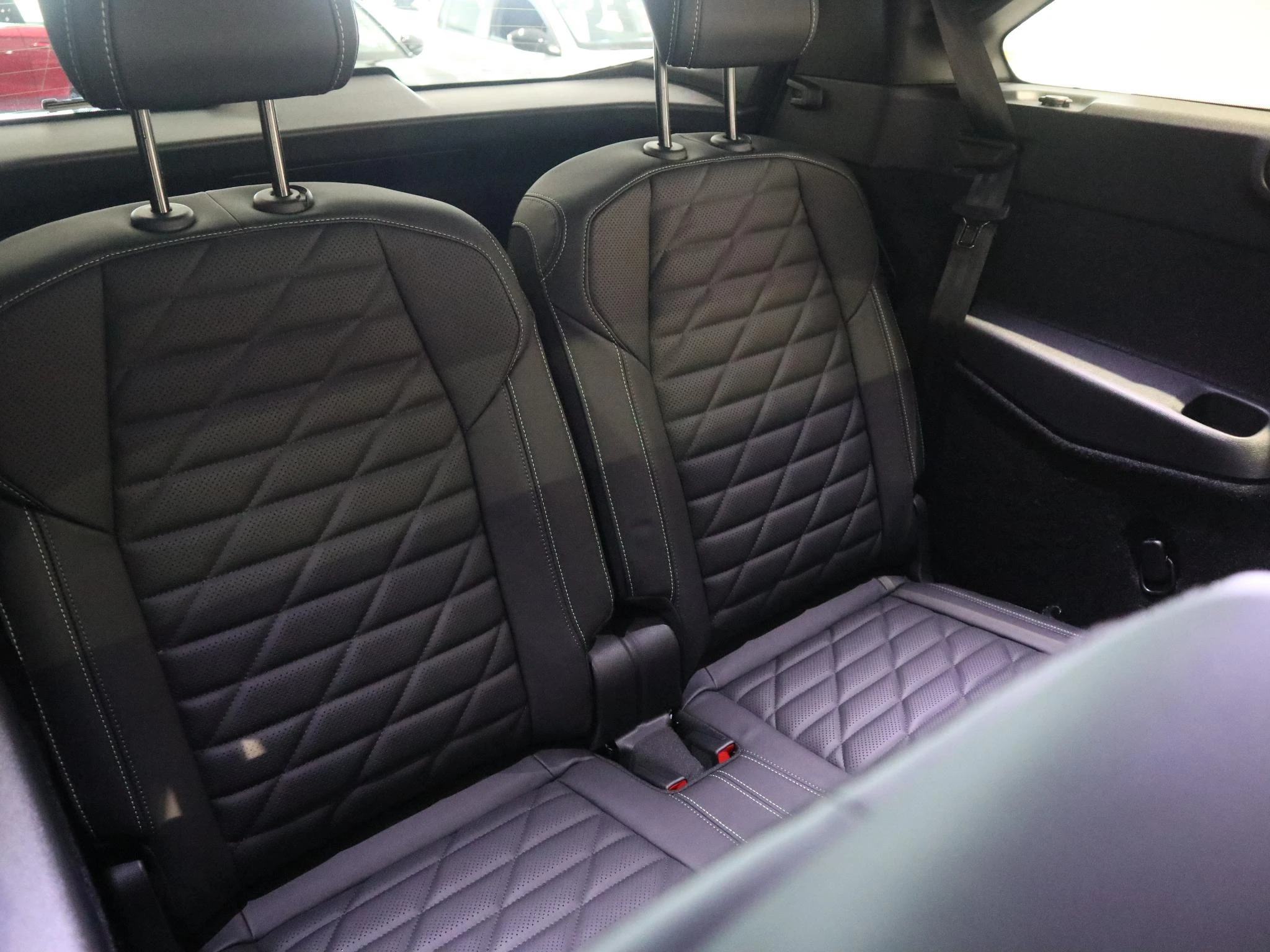 Peugeot-e-5008-image-8