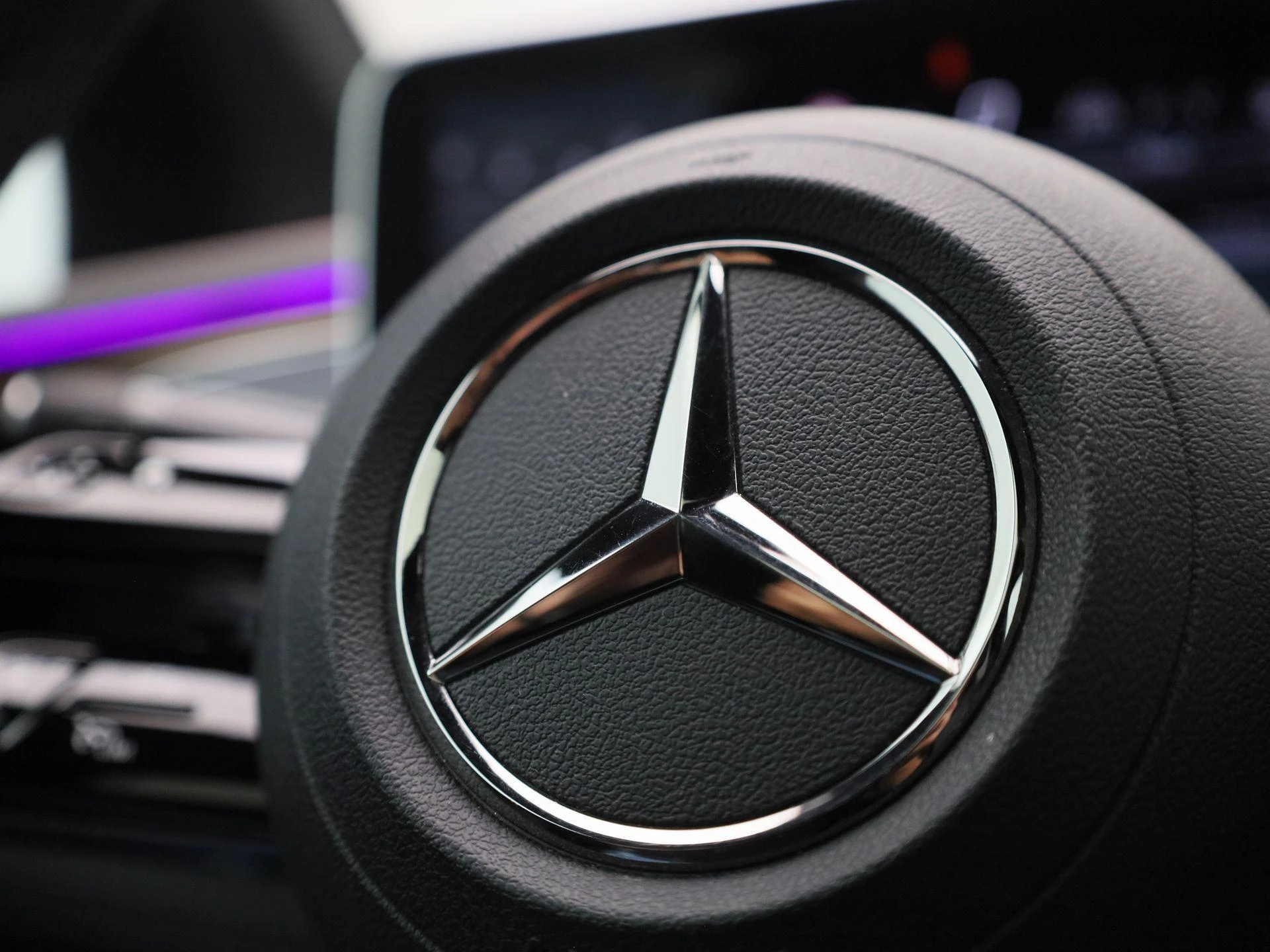 Mercedes-Benz-EQE-image-35