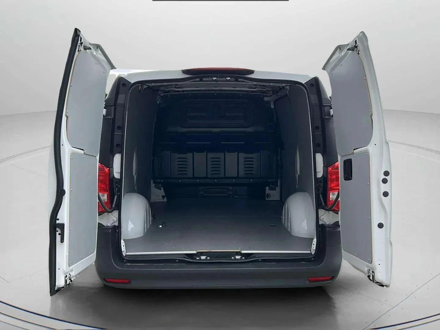 Mercedes-Benz-eVito-image-6