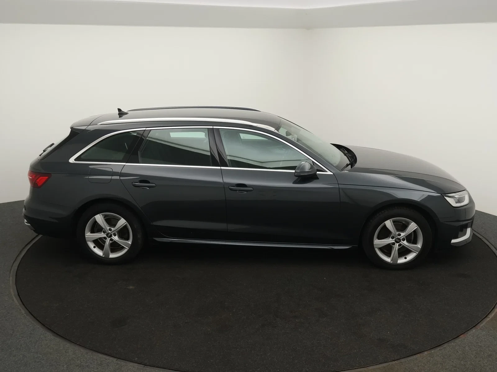 Audi A4 Avant Audi A4 Avant Business Edition Advanced 30TDI 136PK *AUTOMAAT*LEDER*CAMERA*PDC*CRUISE*VIRTUAL COCKPI