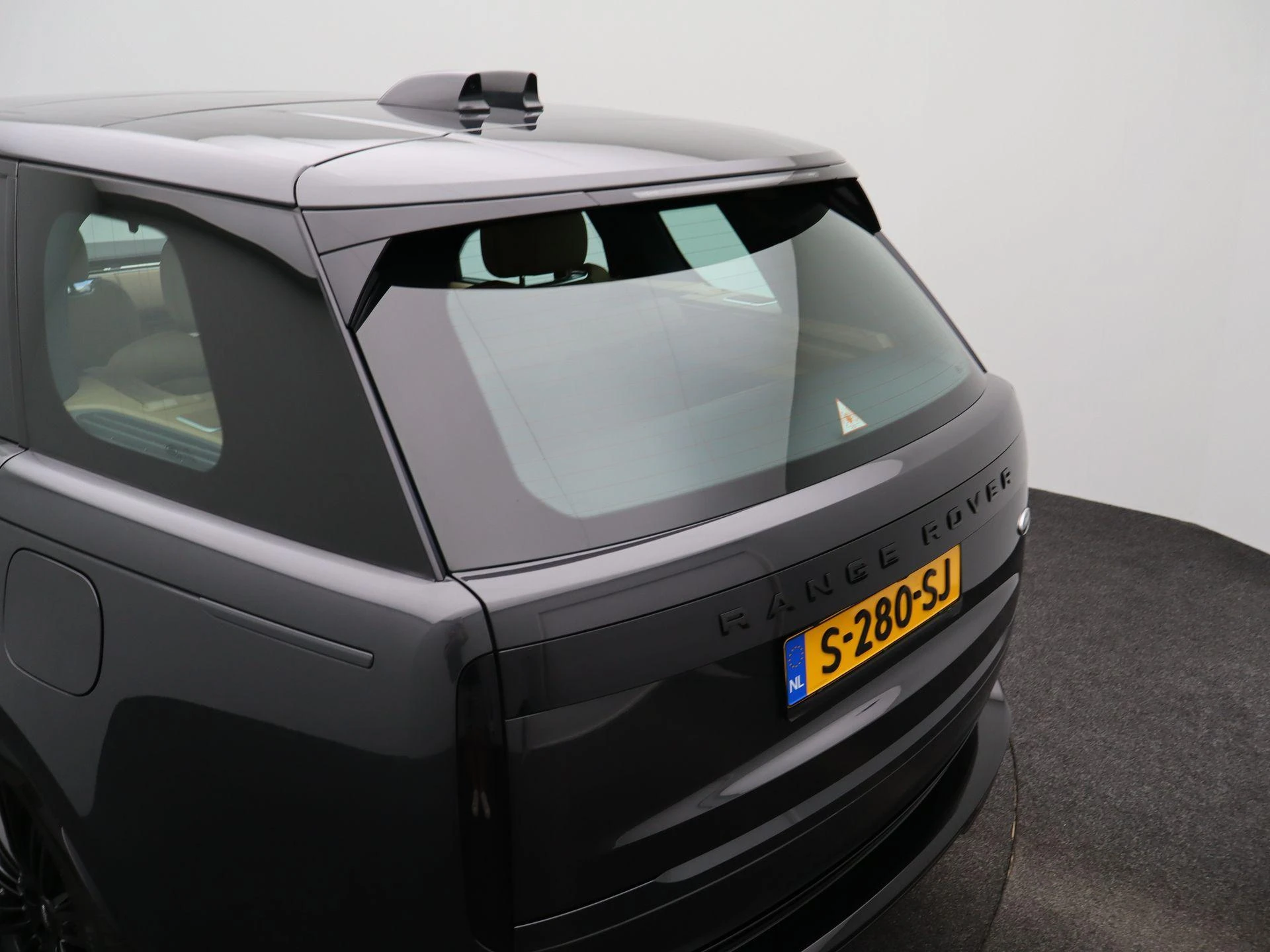 Land Rover-Range Rover-image-48