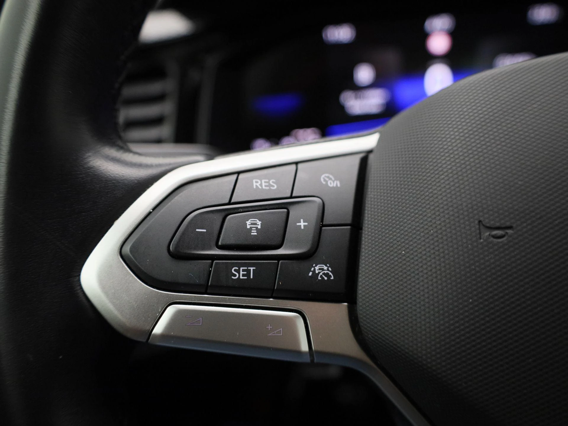 Volkswagen-Polo-image-19