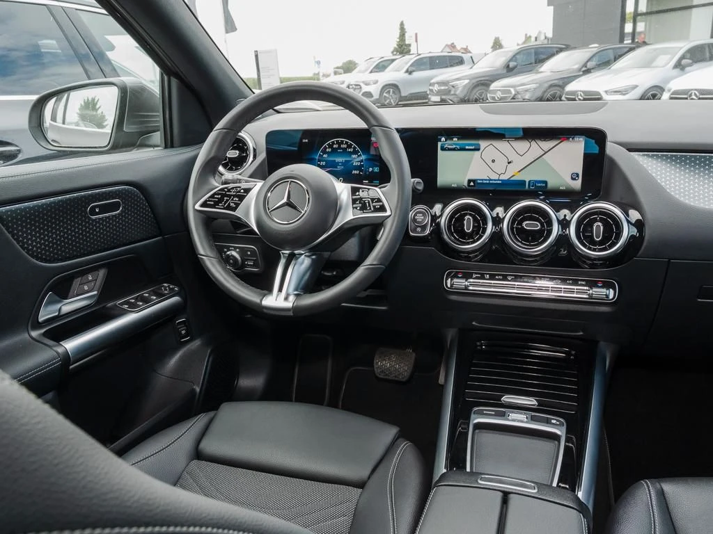 Mercedes-Benz-GLA 200-image-8