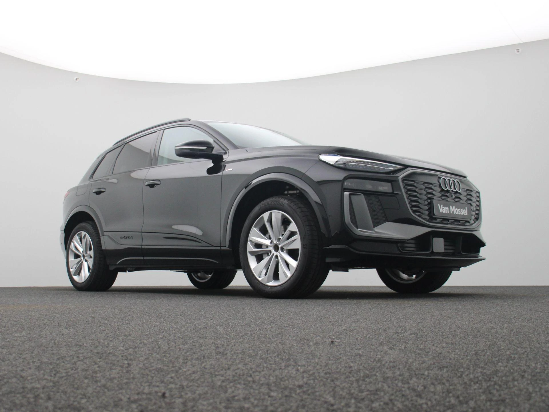 Audi-Q6 e-tron-image-56