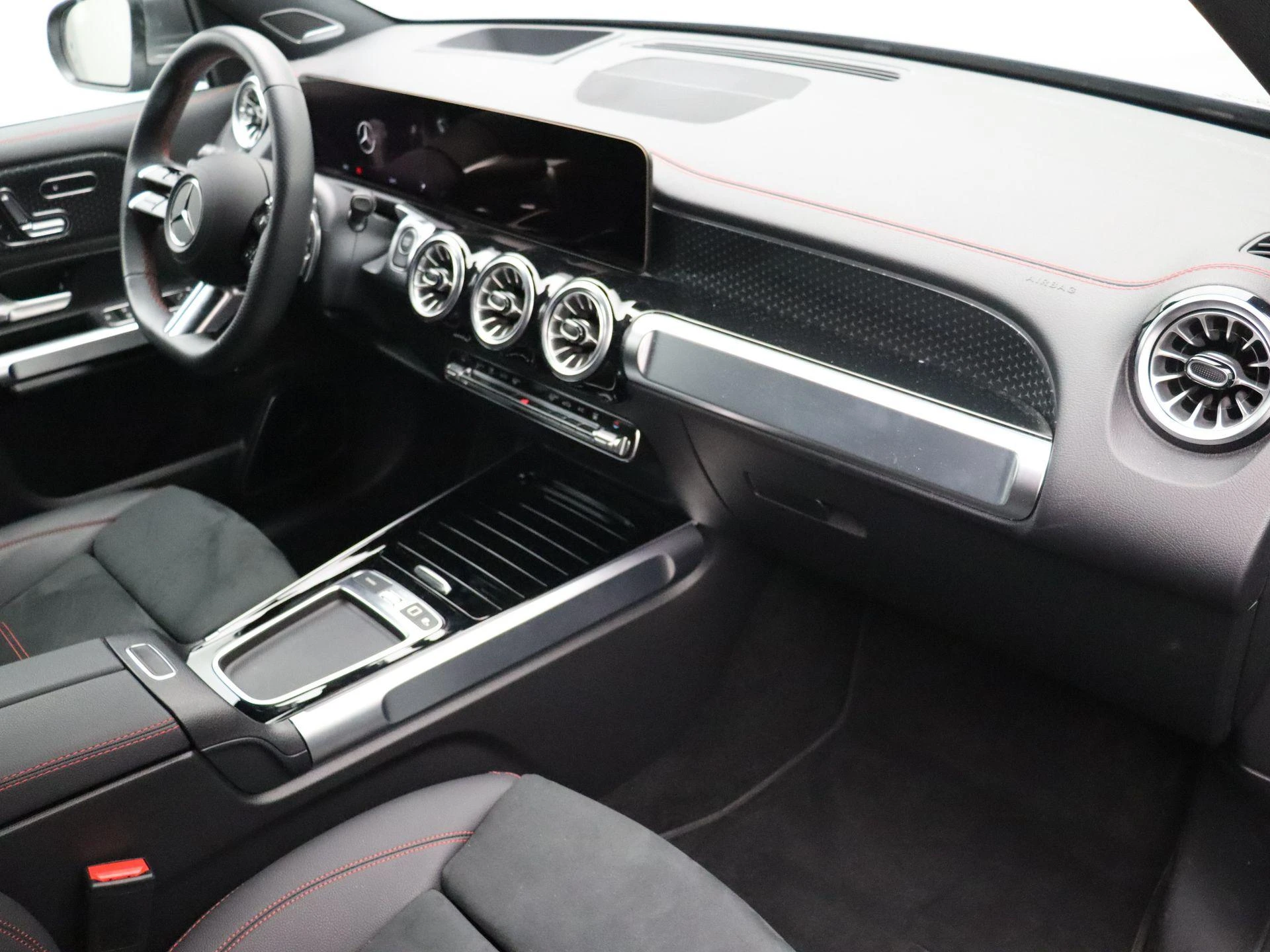 Mercedes-Benz EQB 250+ AMG LINE + HEAD UP + BURMESTER + CARPLAY +