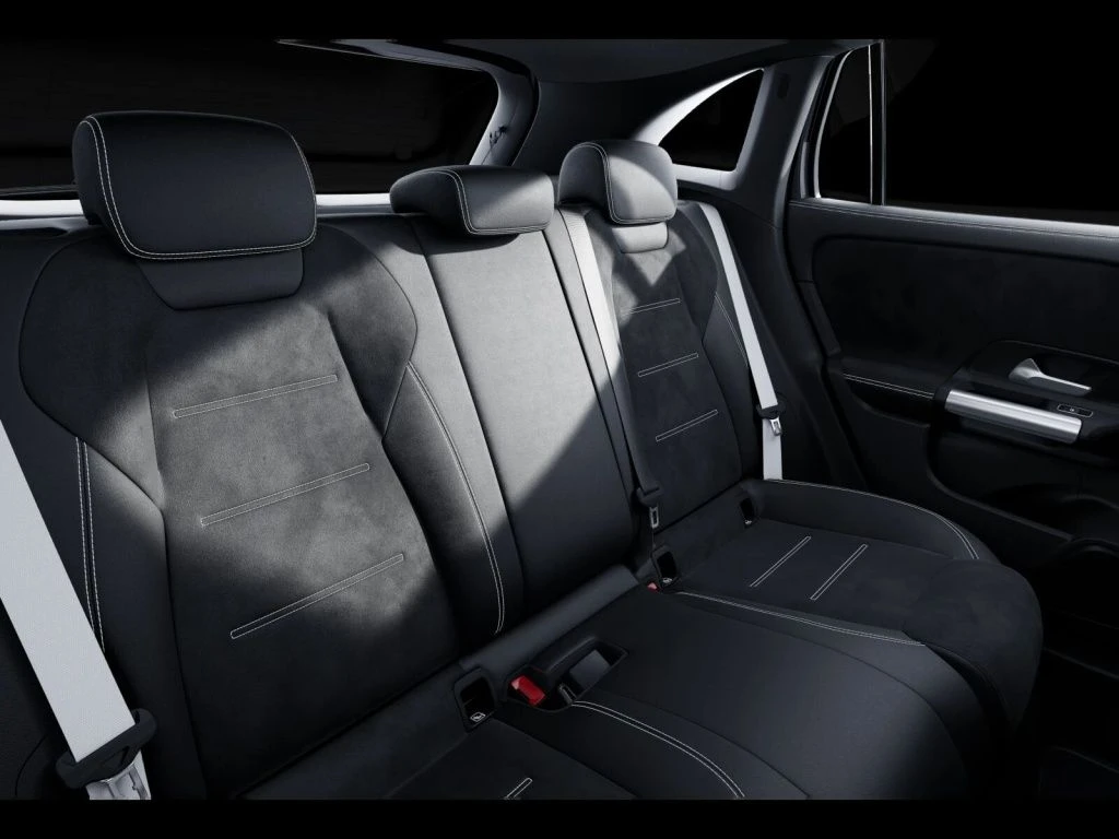 Mercedes-Benz-GLA 200-image-11