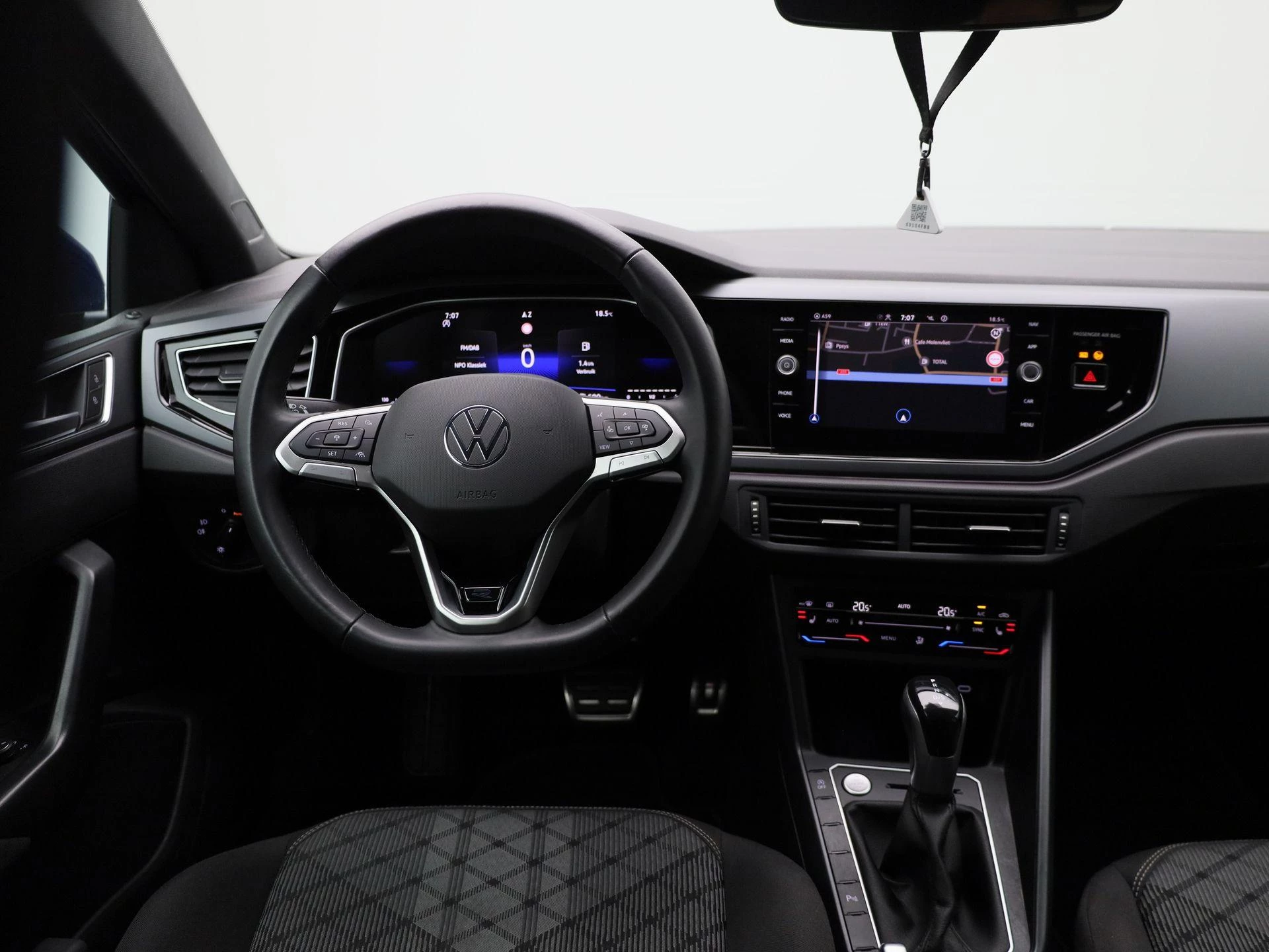 Volkswagen-Polo-image-5