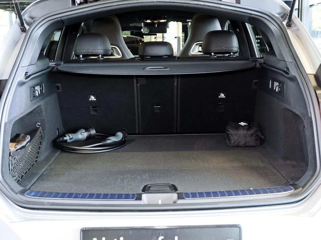 Mercedes-Benz-GLC 400-image-13
