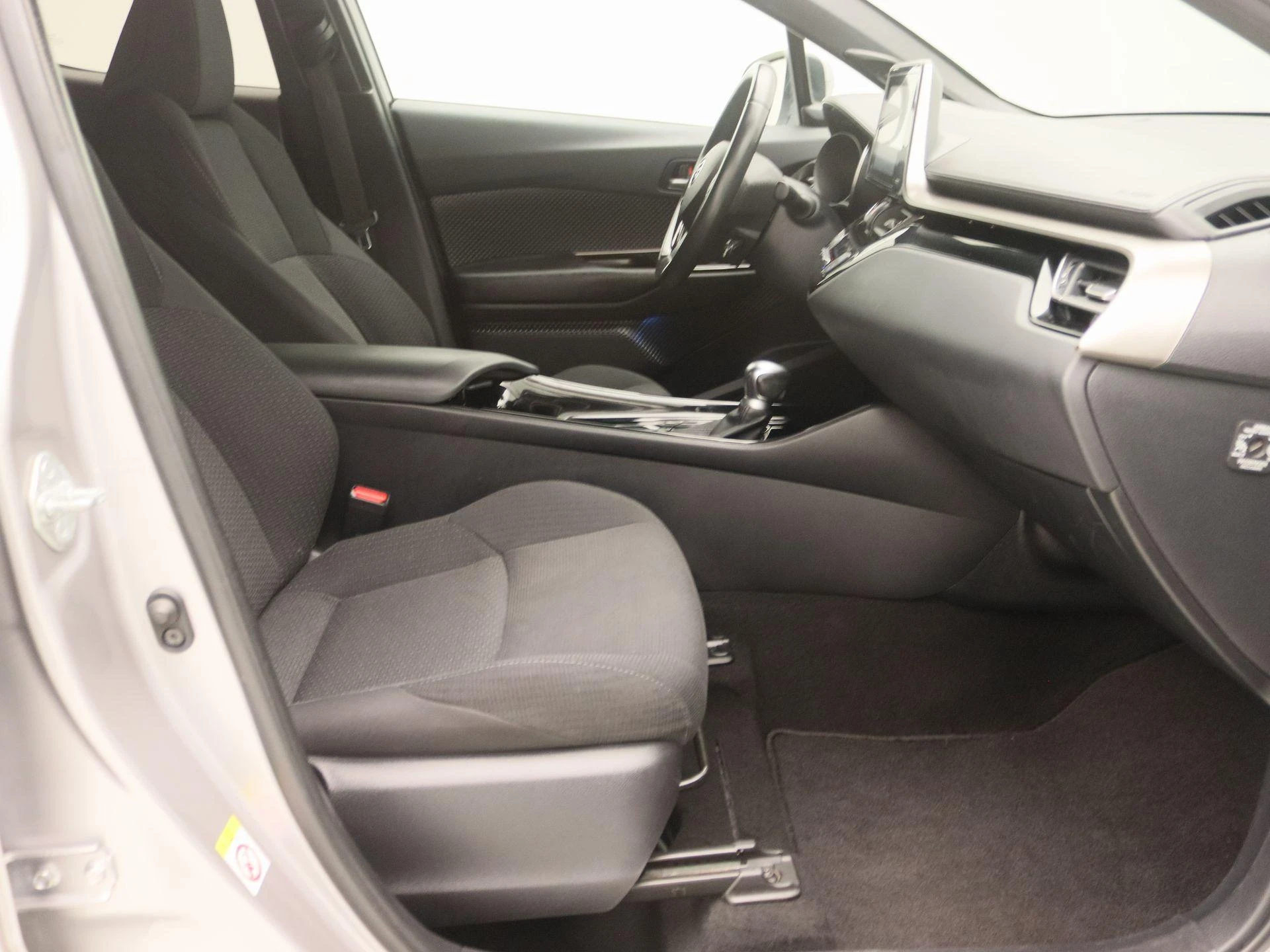 Toyota-C-HR-image-22