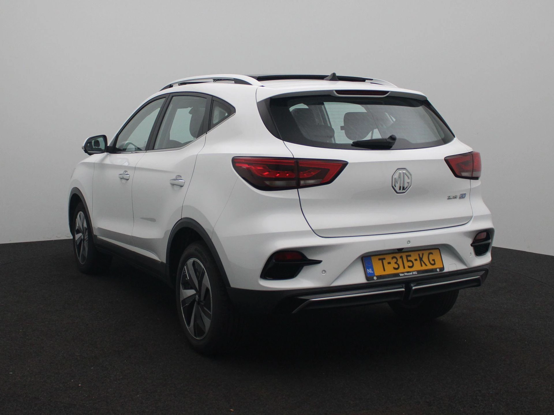 MG-ZS EV-image-1