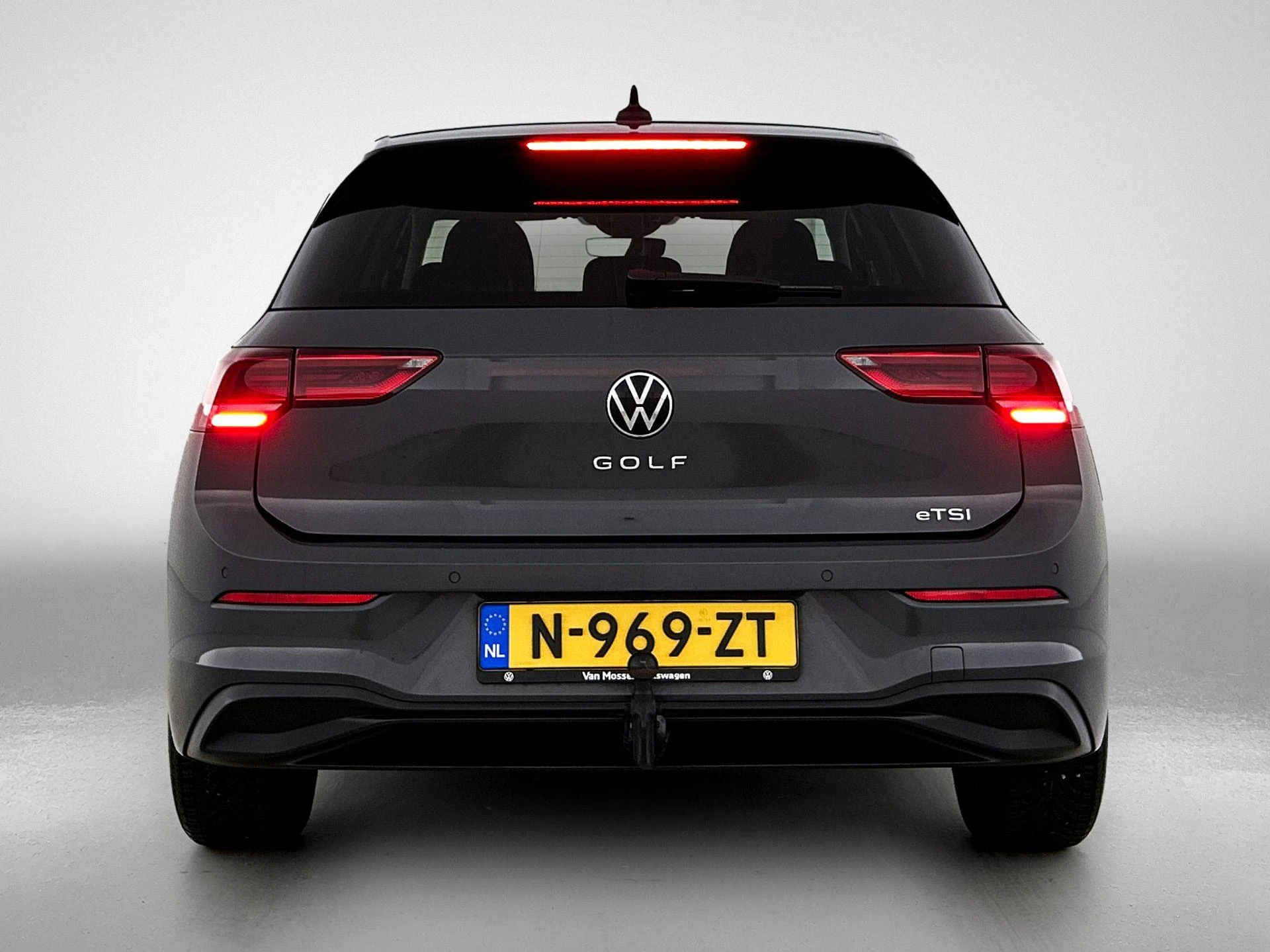 Volkswagen-Golf-image-2