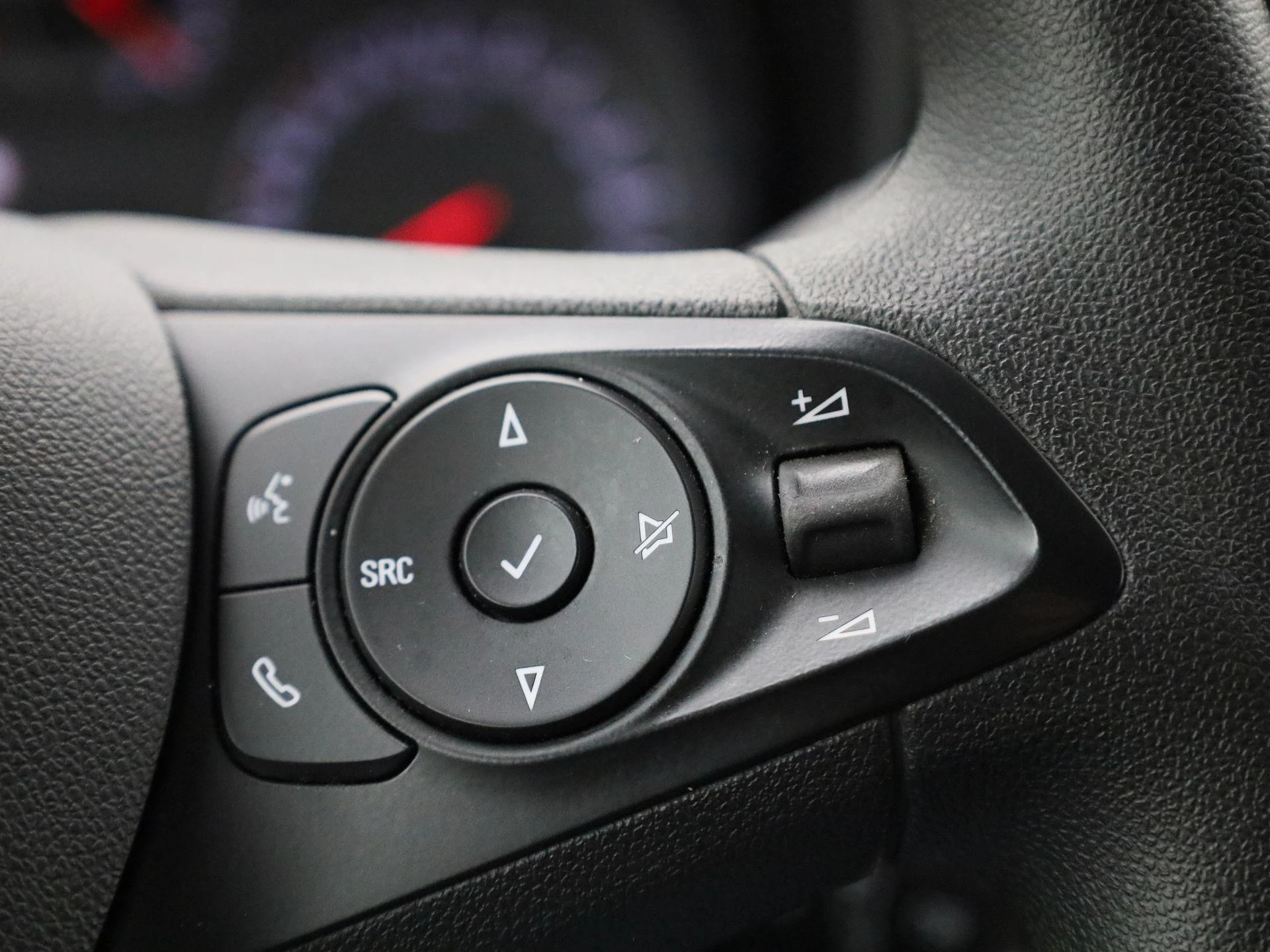 Opel-Combo Life-image-23