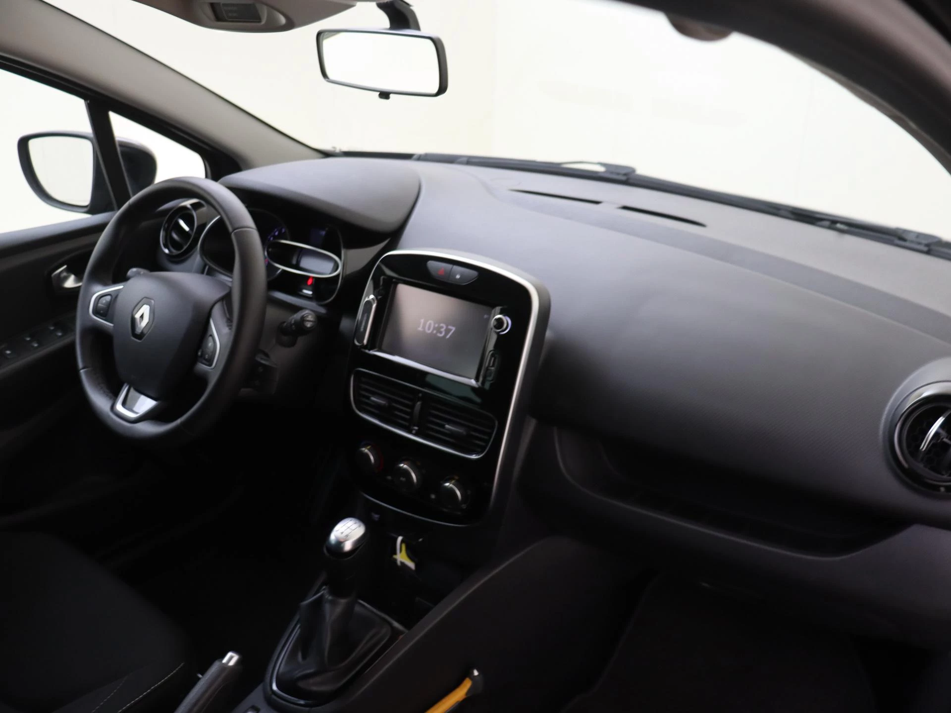 Renault-Clio-image-11
