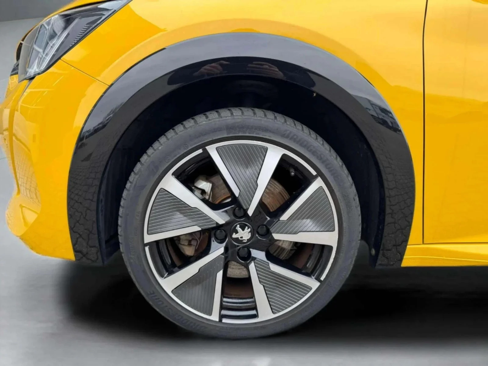 Peugeot-e-208-image-7