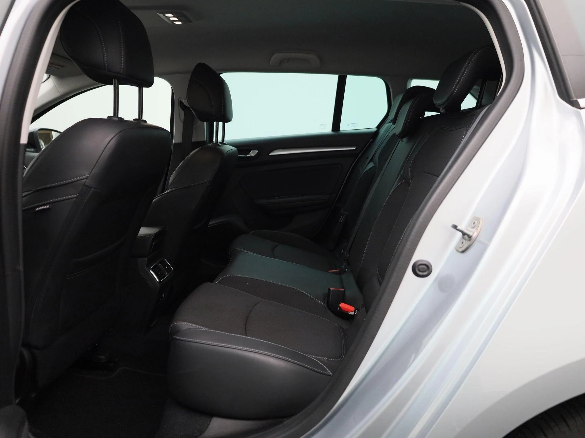 Renault-Mégane Estate-image-11